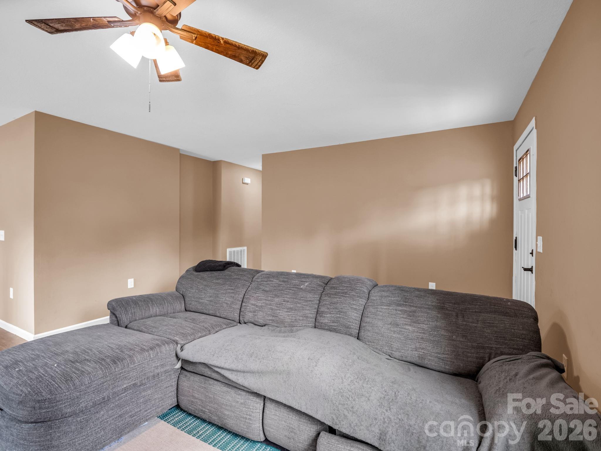 47 Heartleaf Lane Property Photo 6