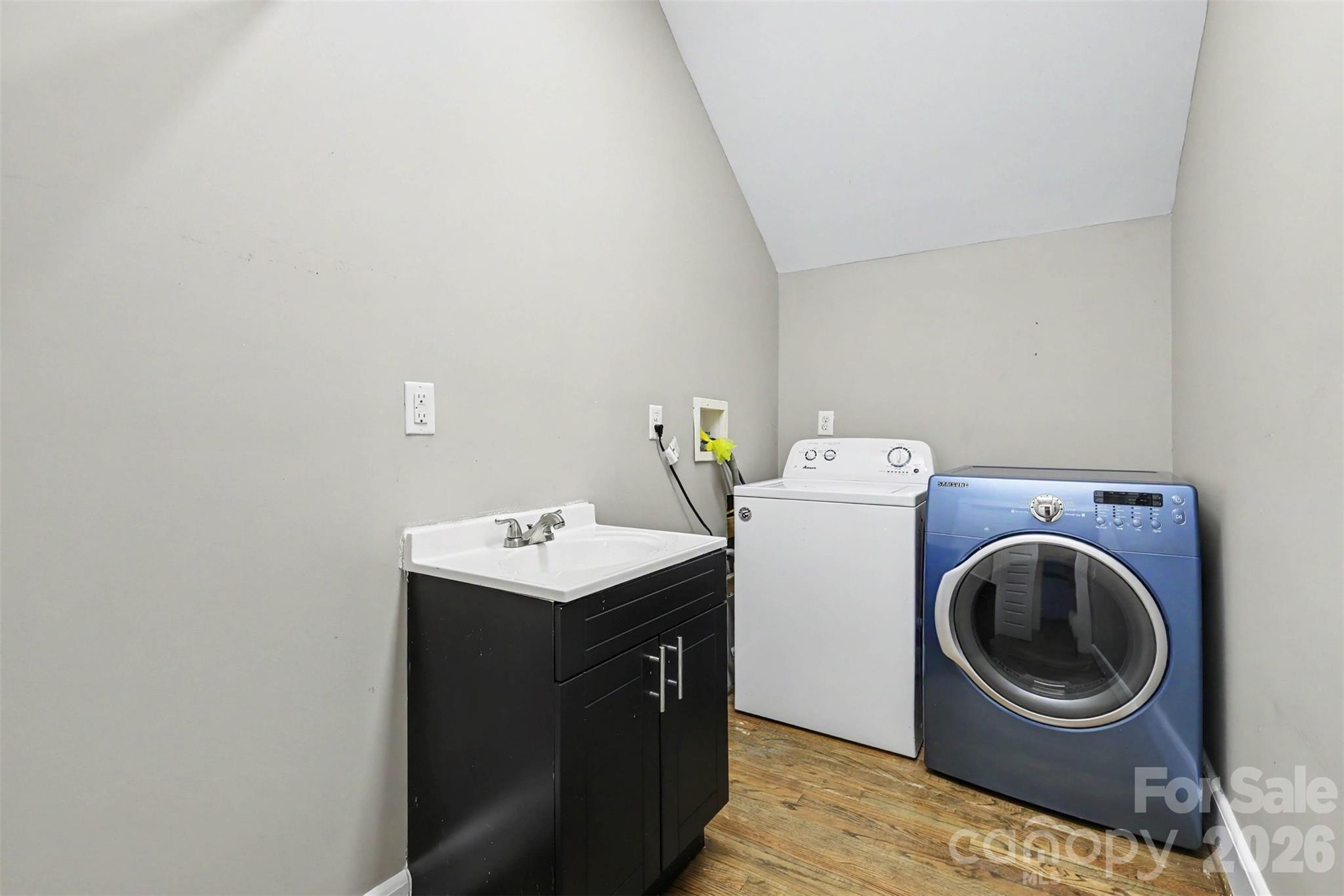 303 Sylvania Avenue Property Photo 37