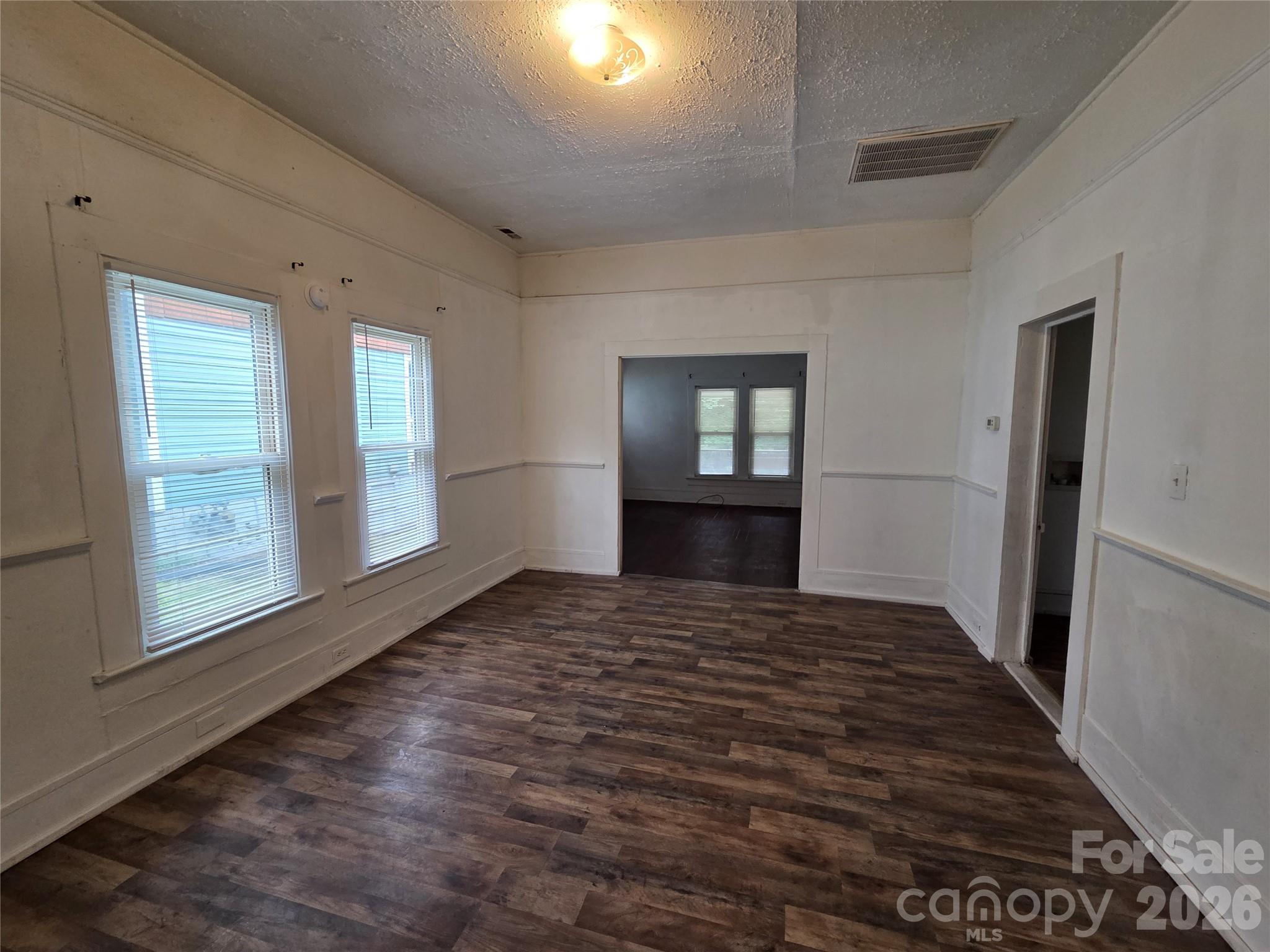 421 N Salisbury Avenue Property Photo 4