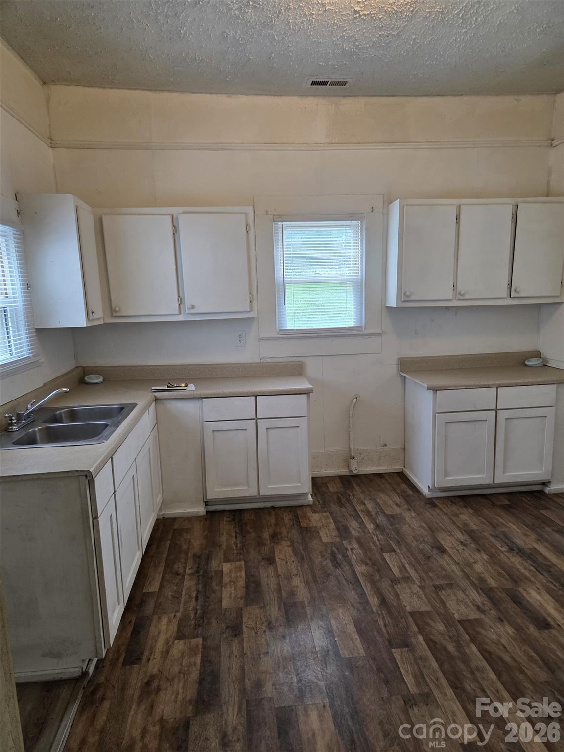 421 N Salisbury Avenue Property Photo 5