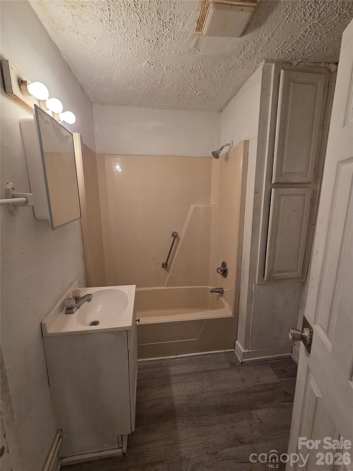 421 N Salisbury Avenue Property Photo 9