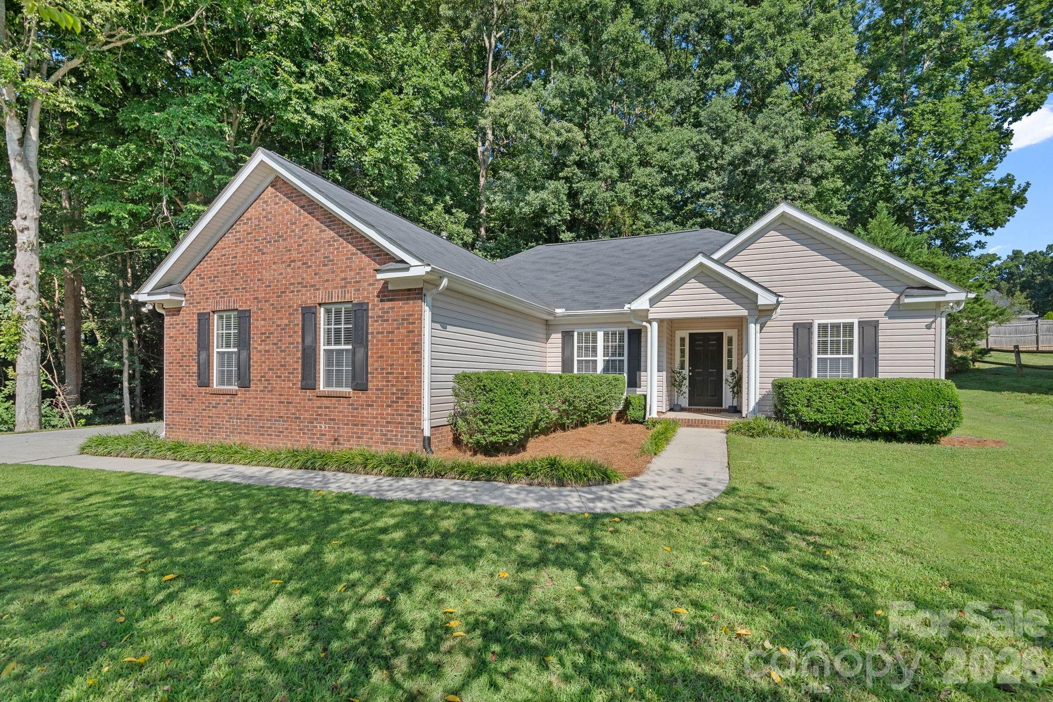 7219 Oxford Hunt Drive Property Photo 2