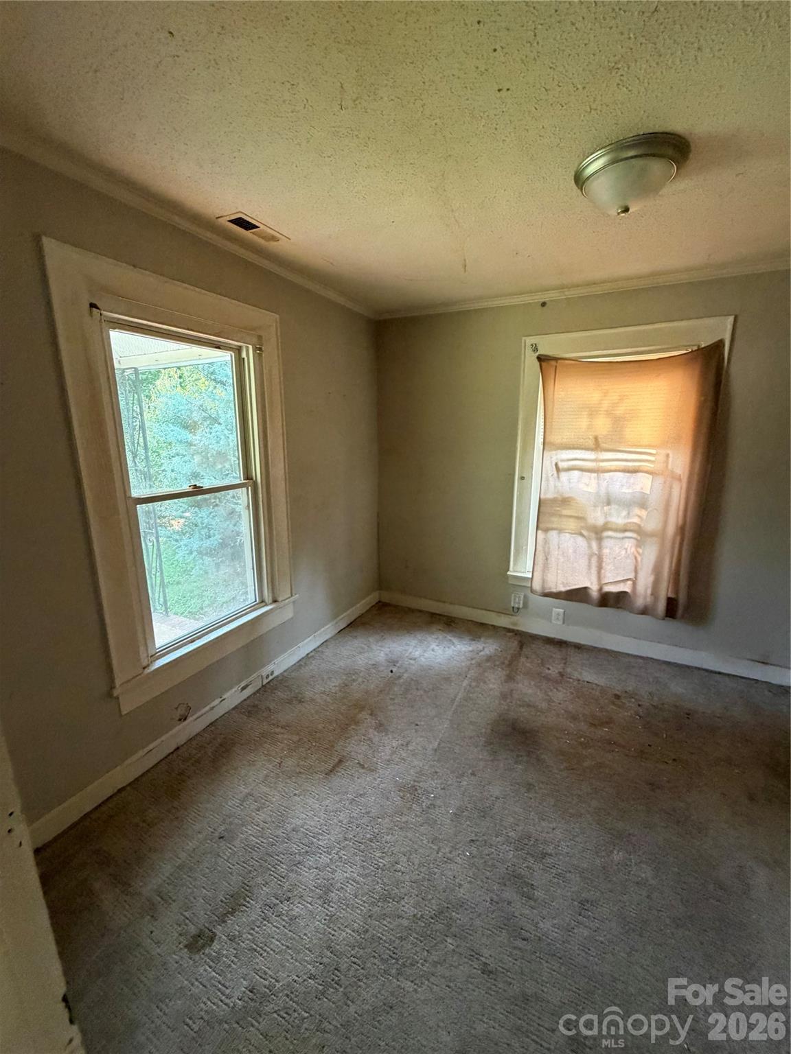 402 Lincoln Street Property Photo 6