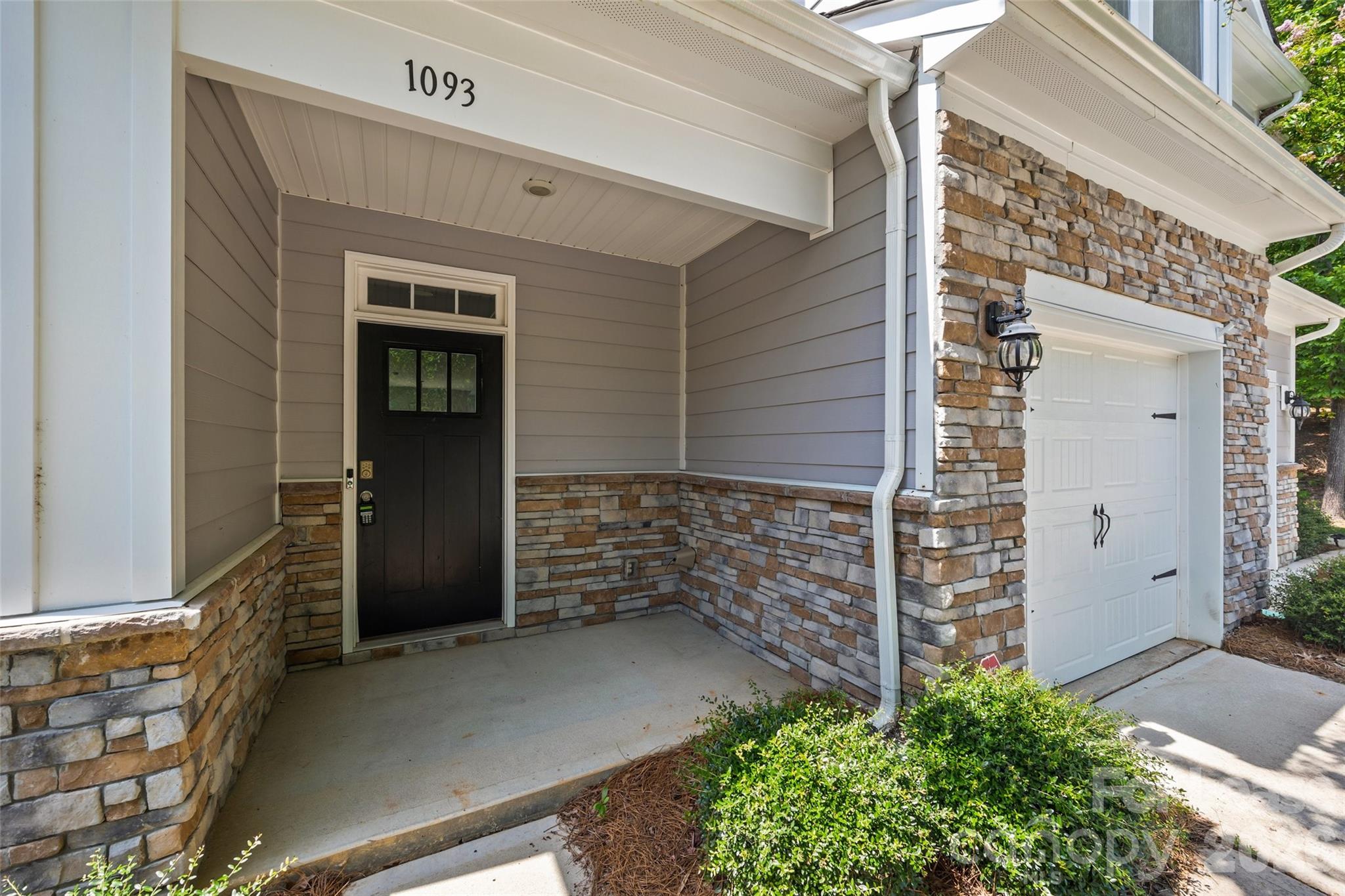 1093 Chicory Trace Property Photo 2