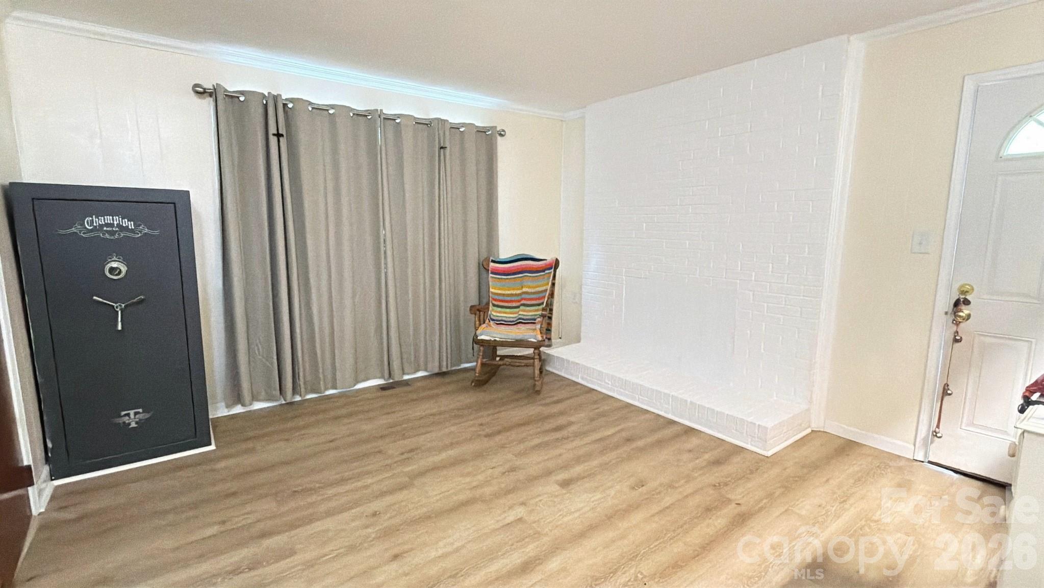 1327 Dresden Drive Property Photo 4