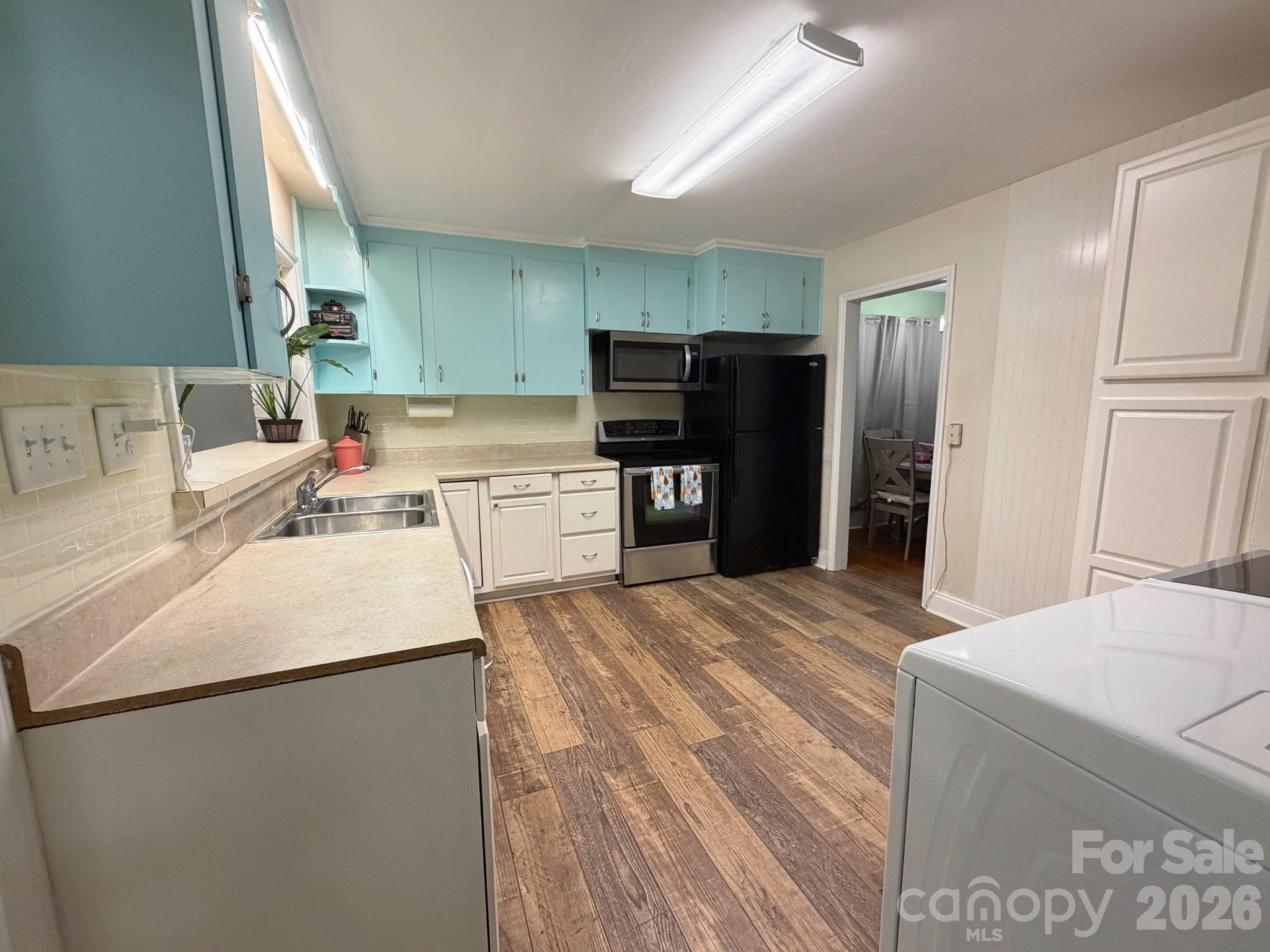 1327 Dresden Drive Property Photo 6