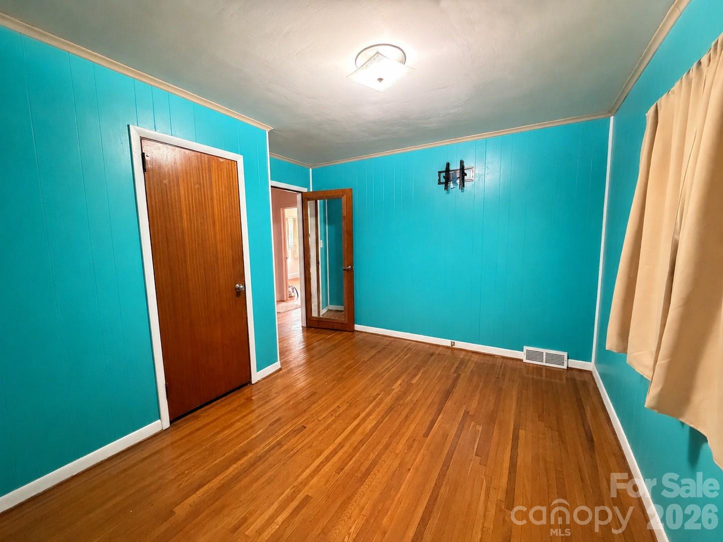 1327 Dresden Drive Property Photo 13