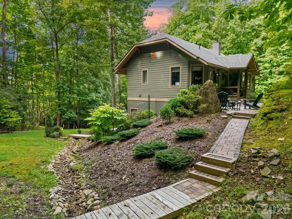 141 Bruce Circle Property Photo 7