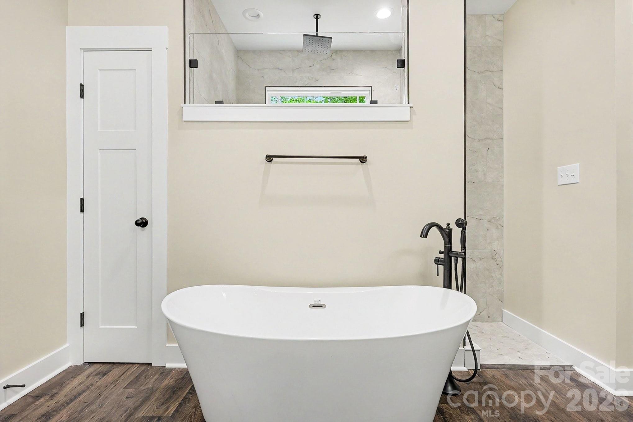 582 Starboard Reach None Property Photo 17