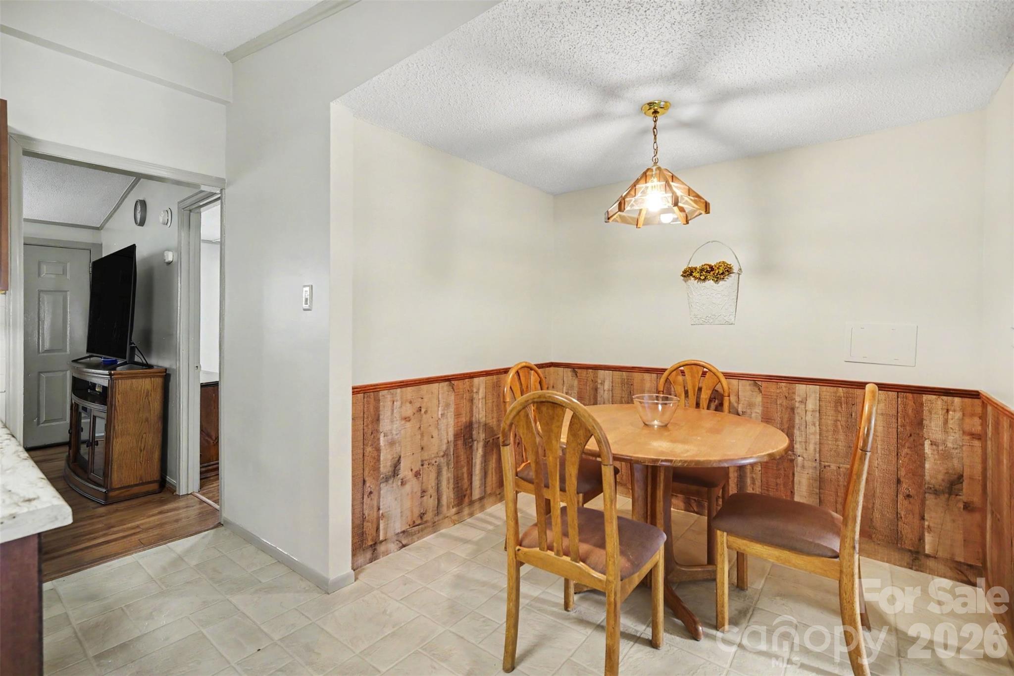 104 E Main Street Property Photo 11