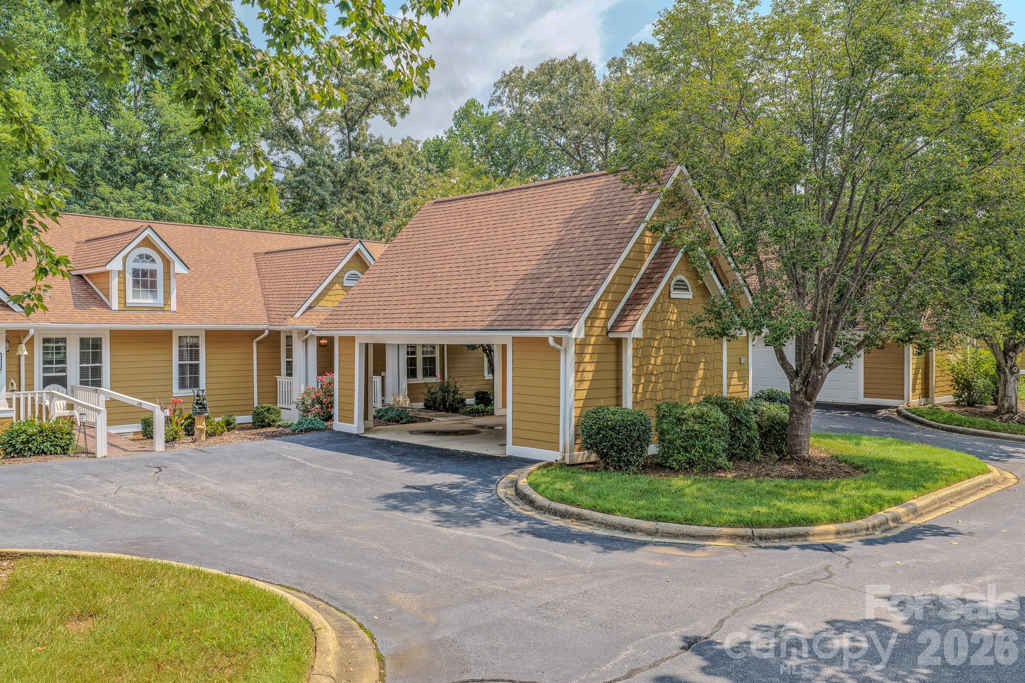 902 Woodlea Court Property Photo 3