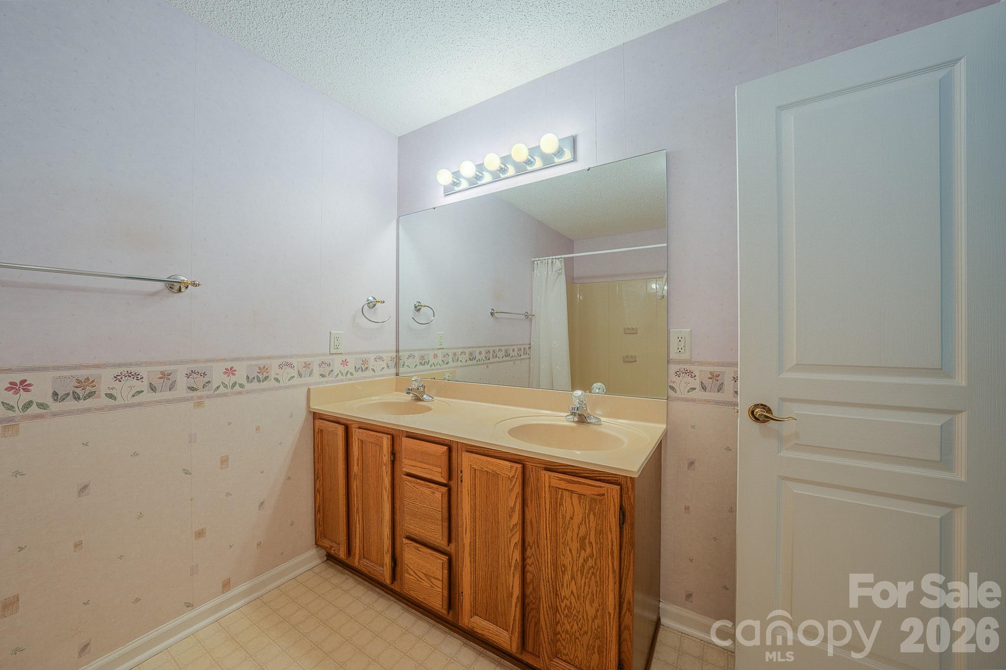 902 Woodlea Court Property Photo 30