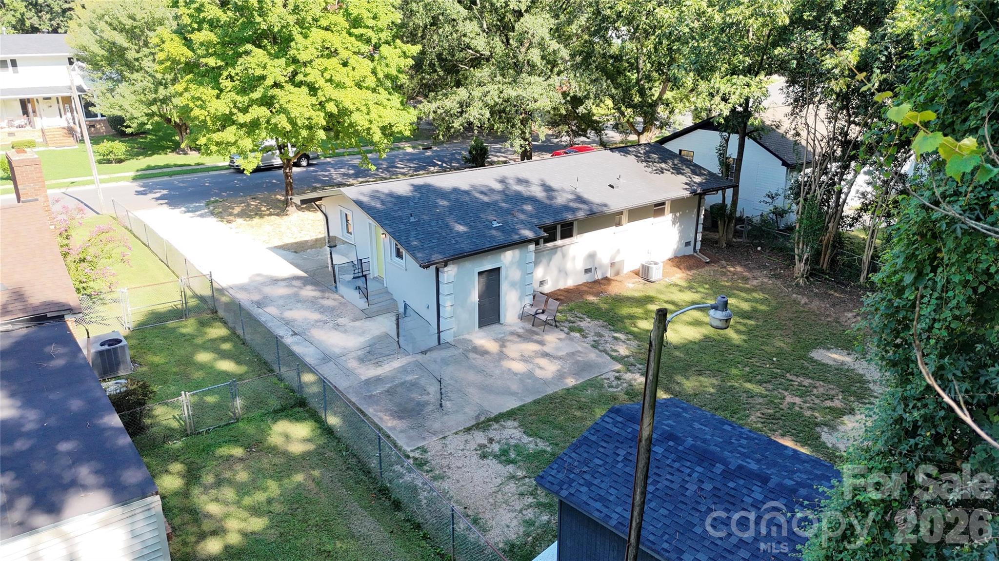 1501 Vancouver Drive Property Photo 2