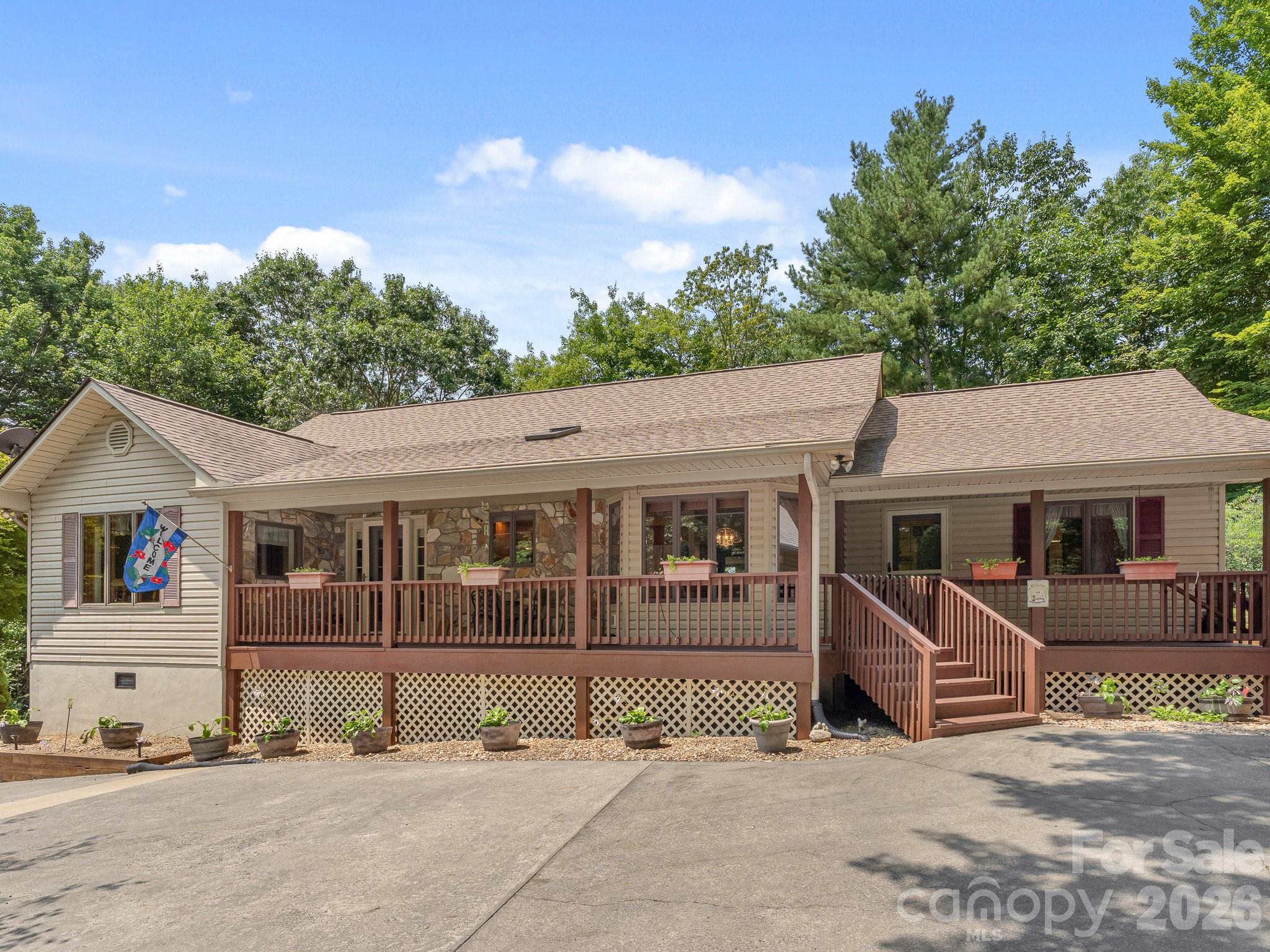 620 Thunder Road Property Photo 2
