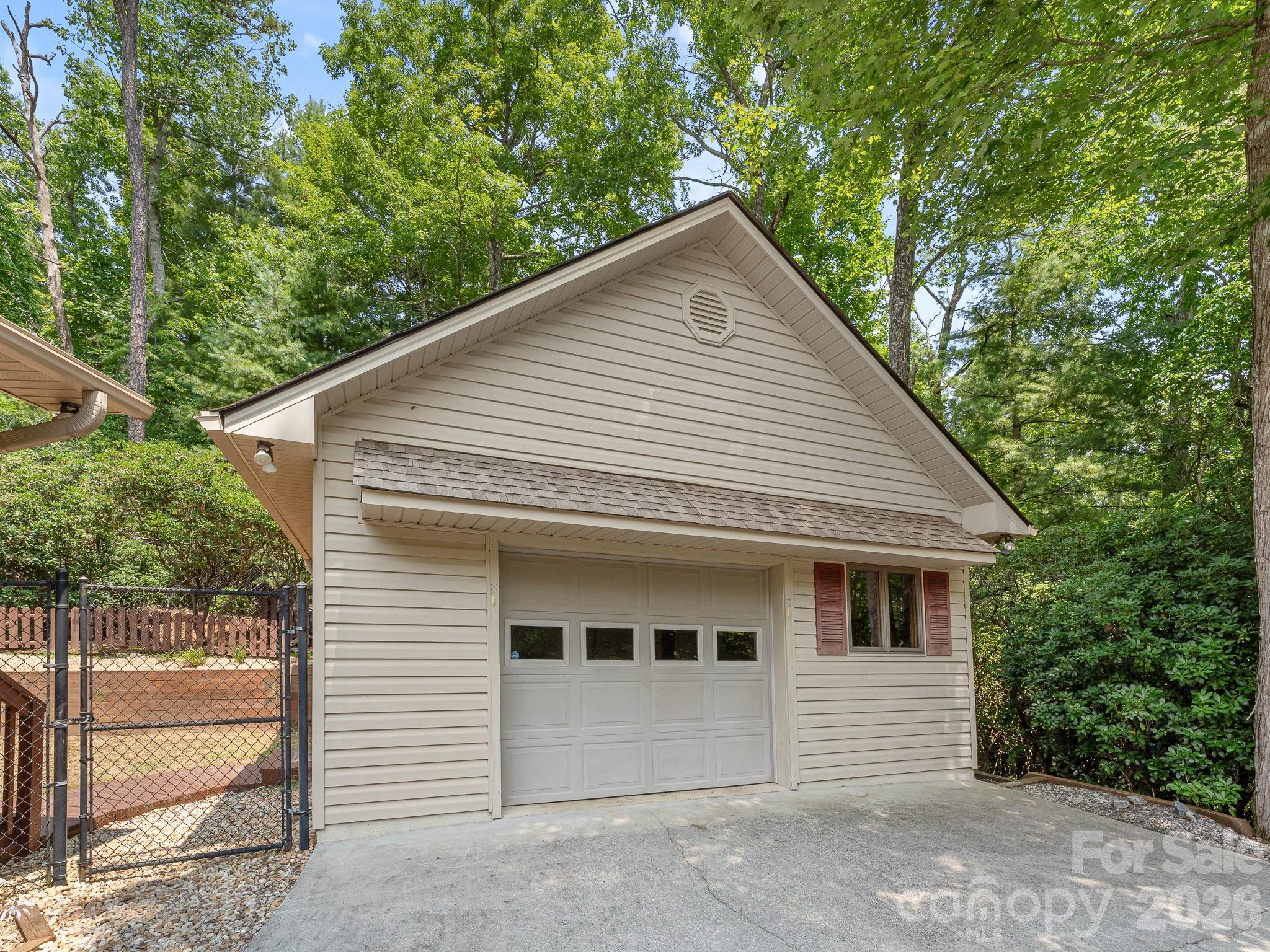 620 Thunder Road Property Photo 4