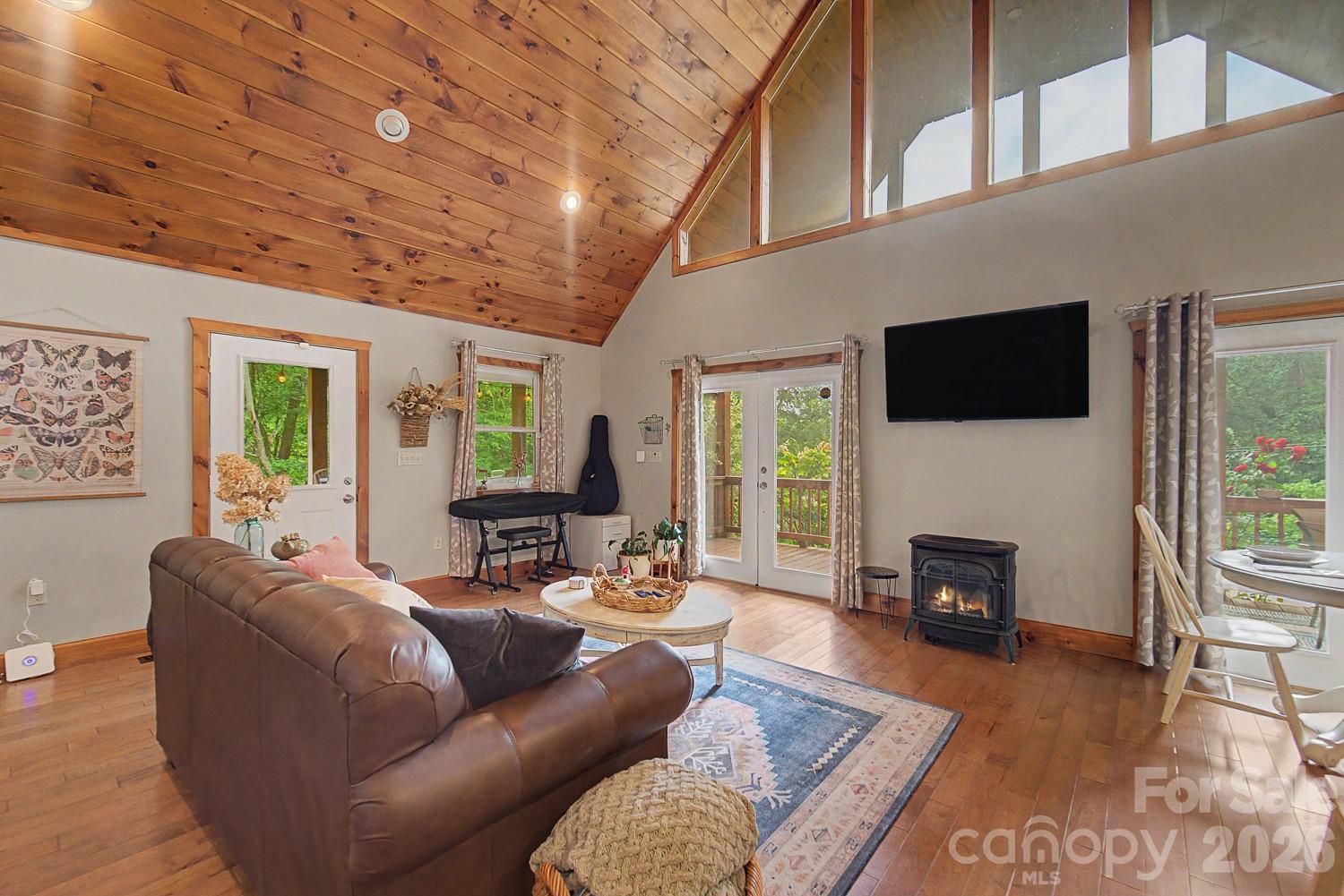 374 Ridgeway Street 1 Property Photo 5