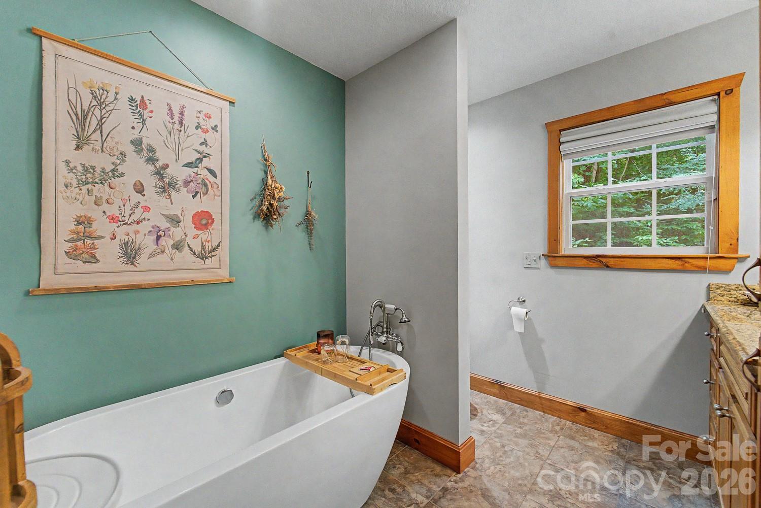 374 Ridgeway Street 1 Property Photo 7
