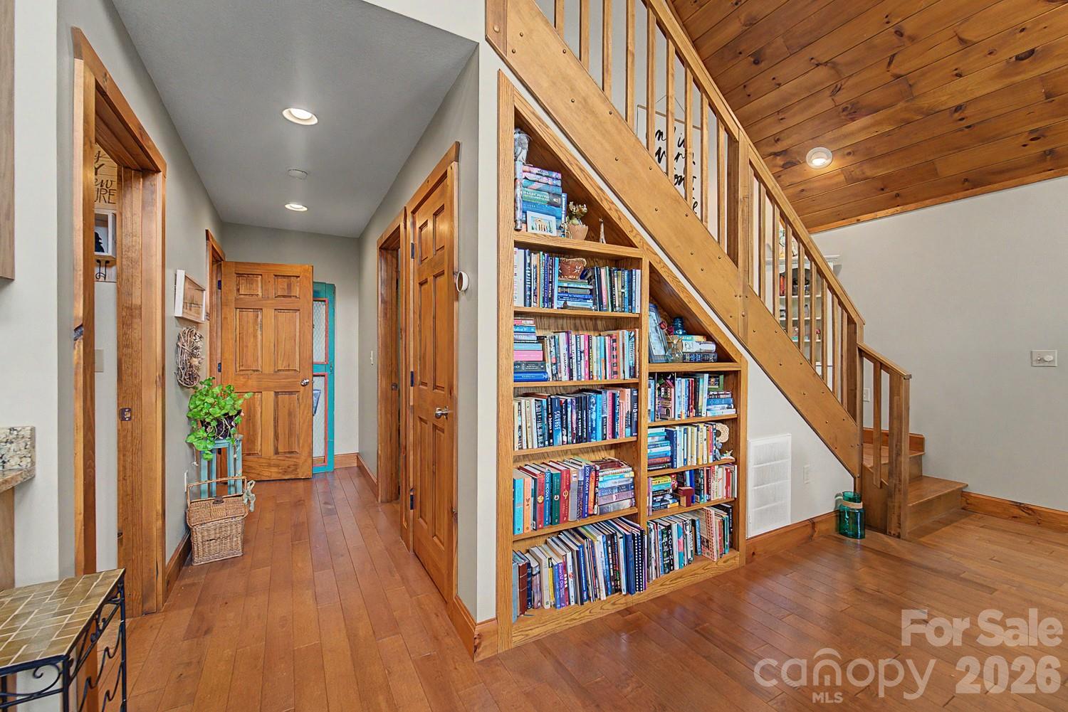 374 Ridgeway Street 1 Property Photo 11