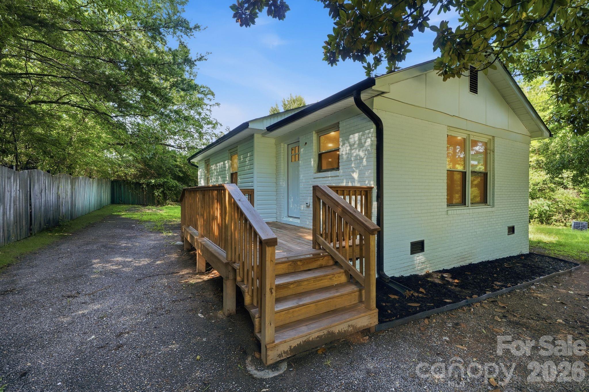 45680 Blackhawk Lane Property Photo 3