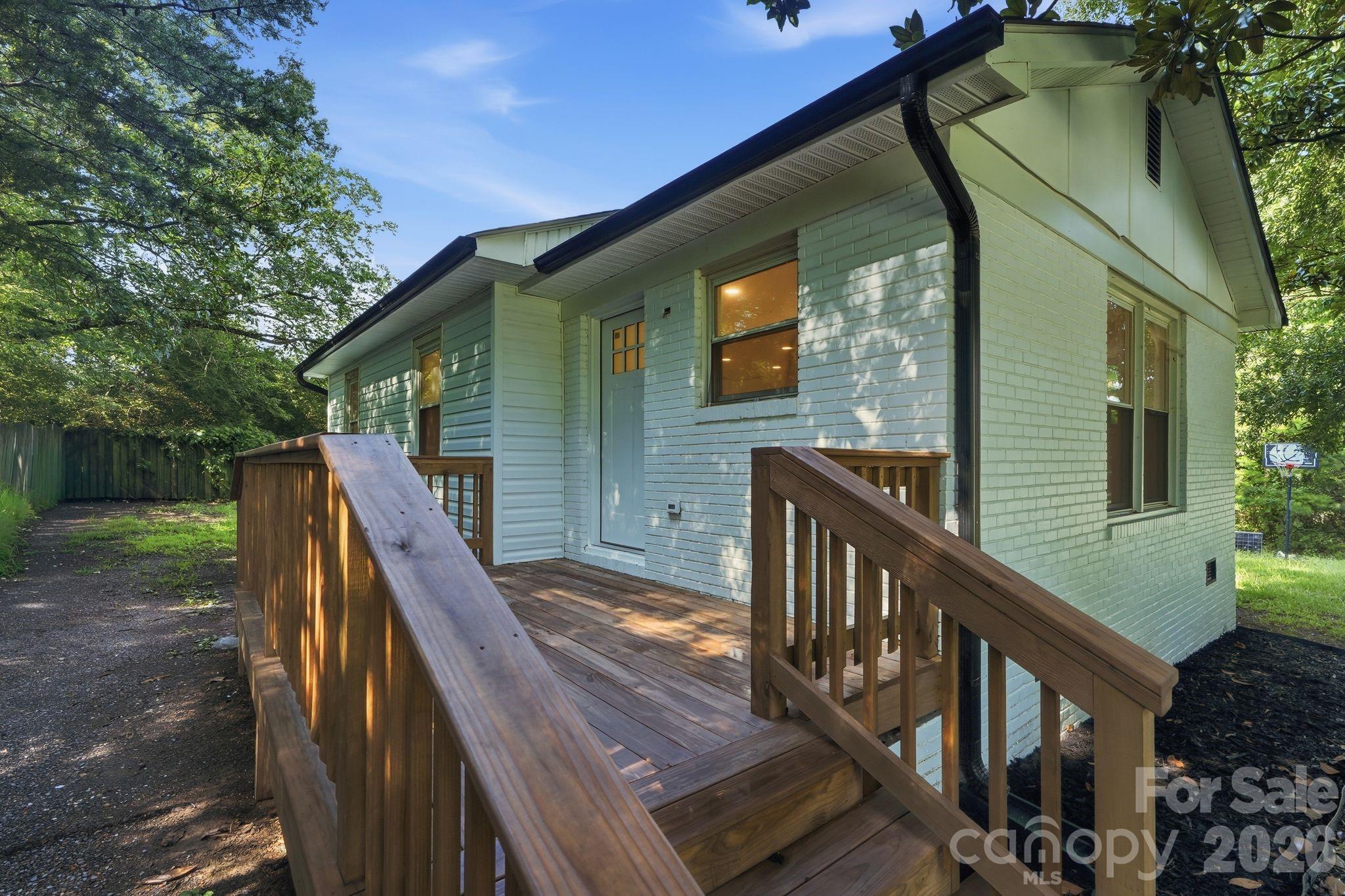 45680 Blackhawk Lane Property Photo 4