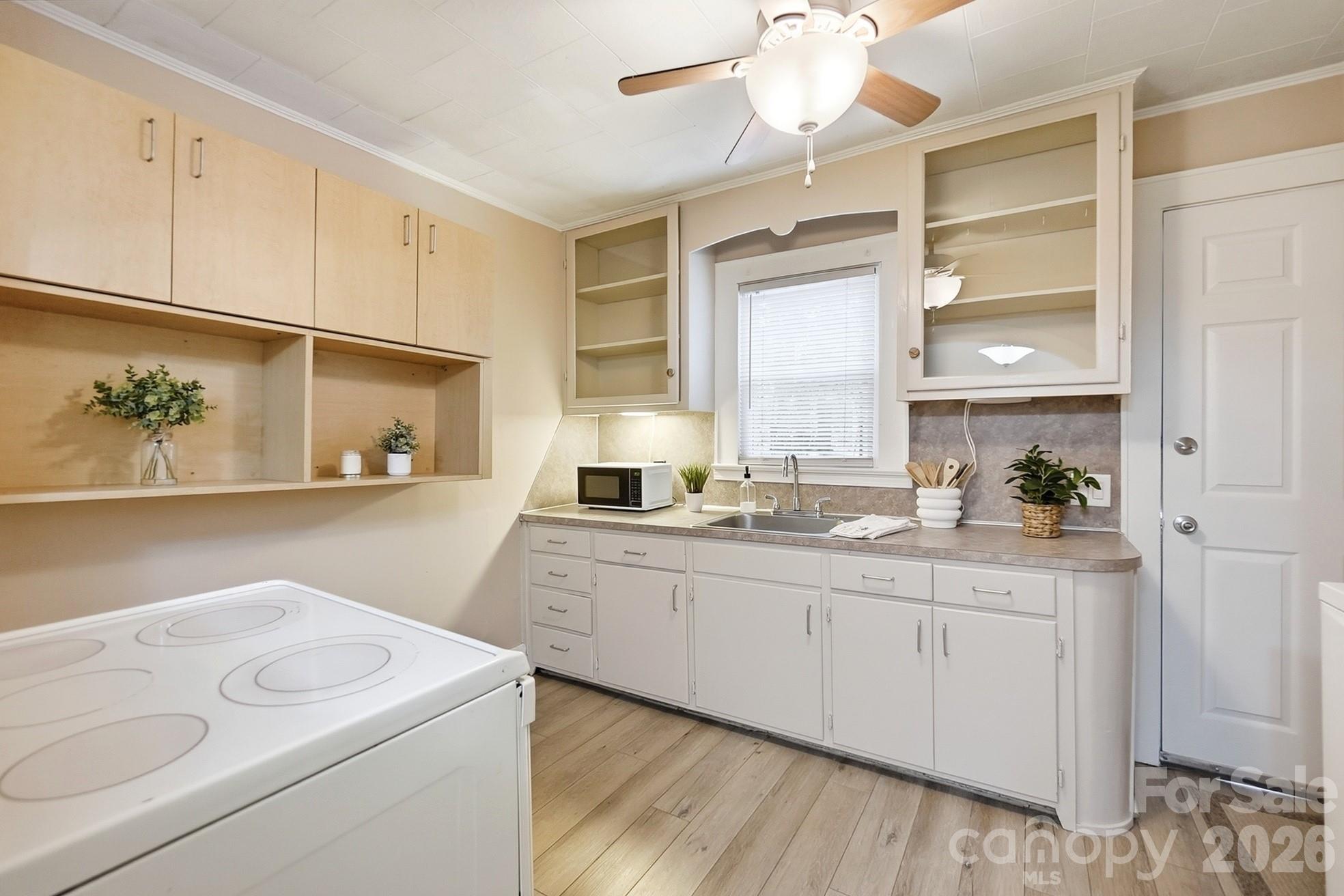 419 Jackson Street Property Photo 6