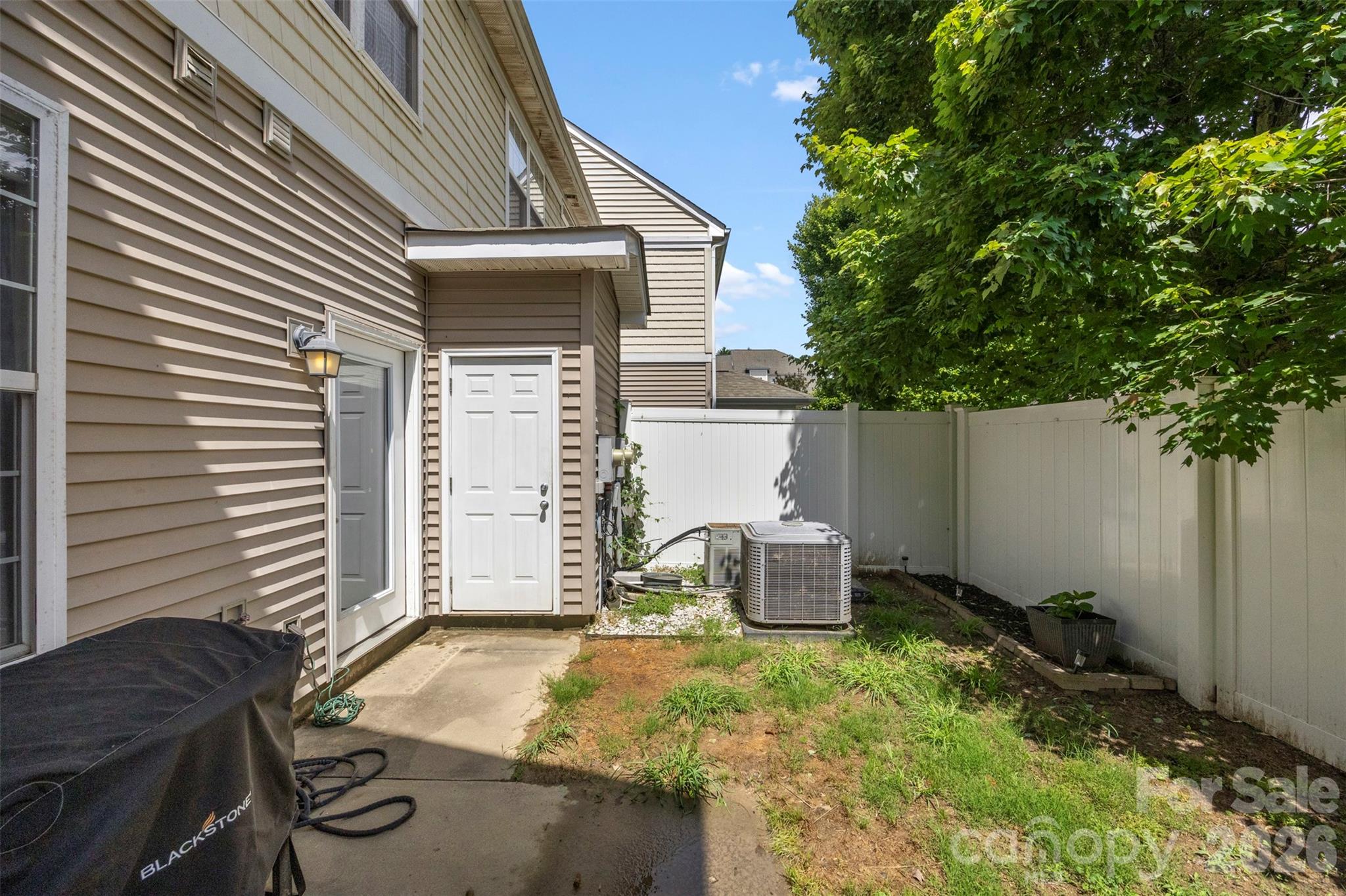927 Claybrook Circle Property Photo 24
