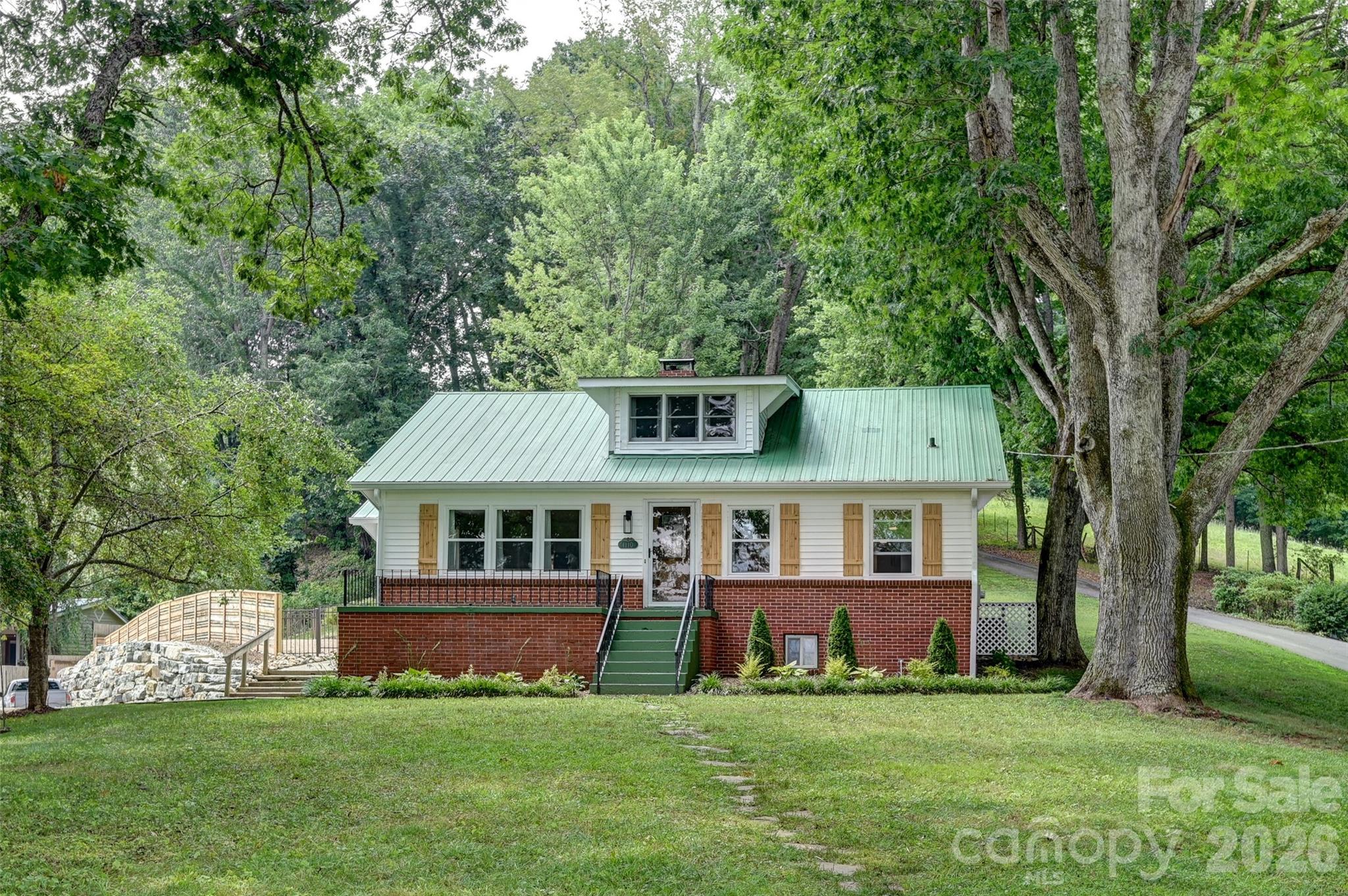 1110 Queentown Road Property Photo 1