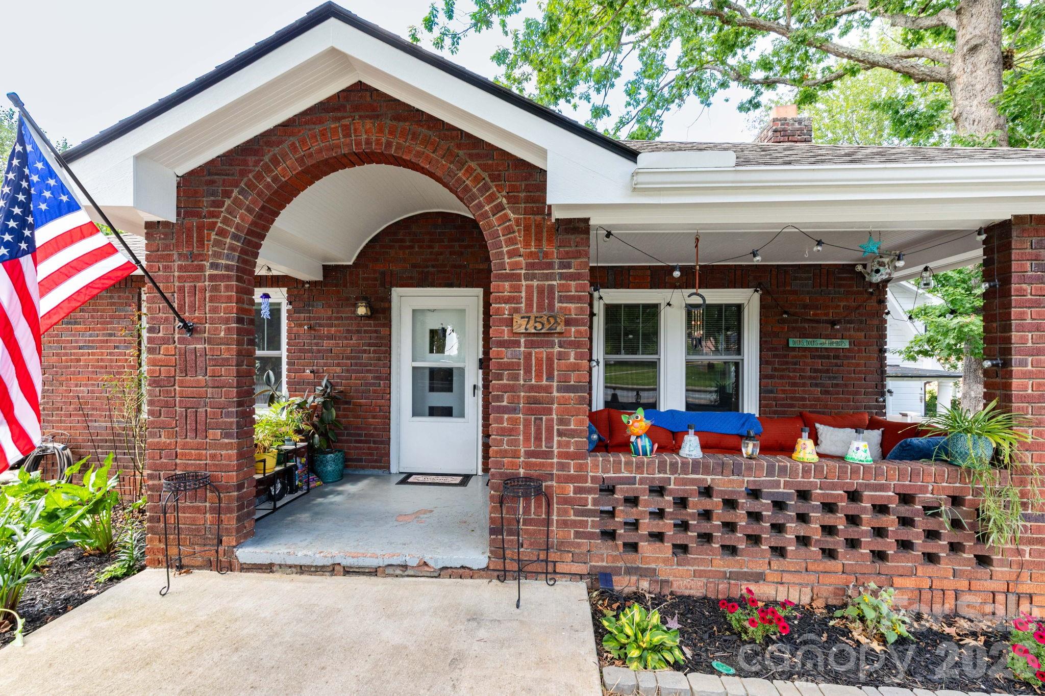 752 Fairview Road Property Photo 1