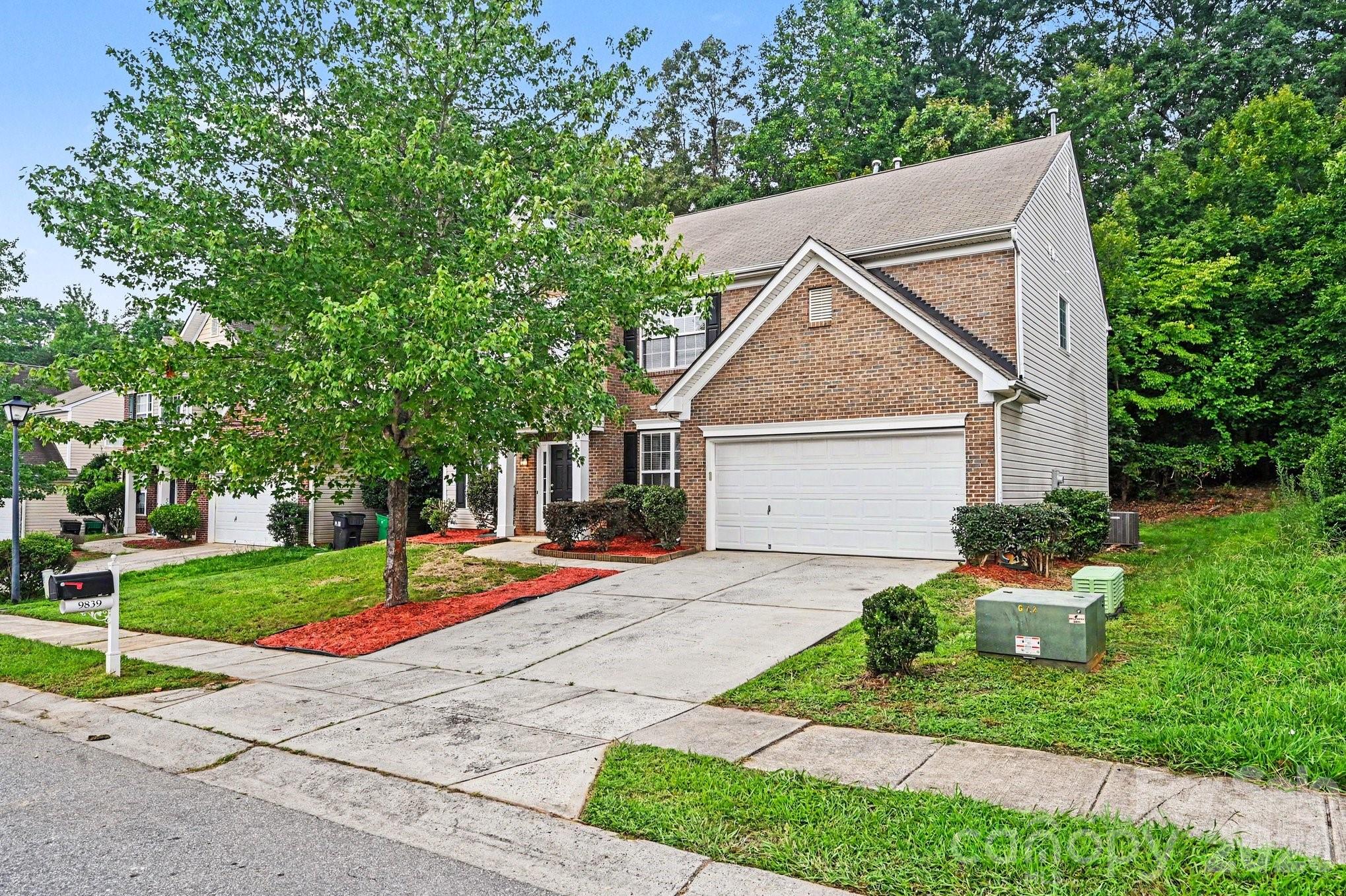 9839 Jeanette Circle Property Photo 3