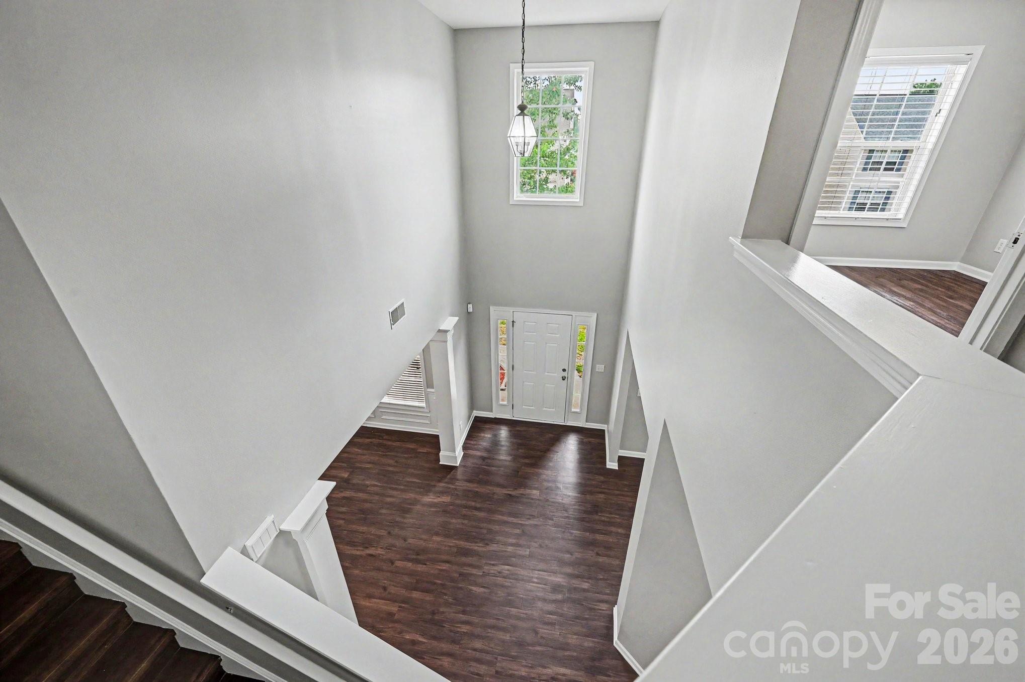 9839 Jeanette Circle Property Photo 4
