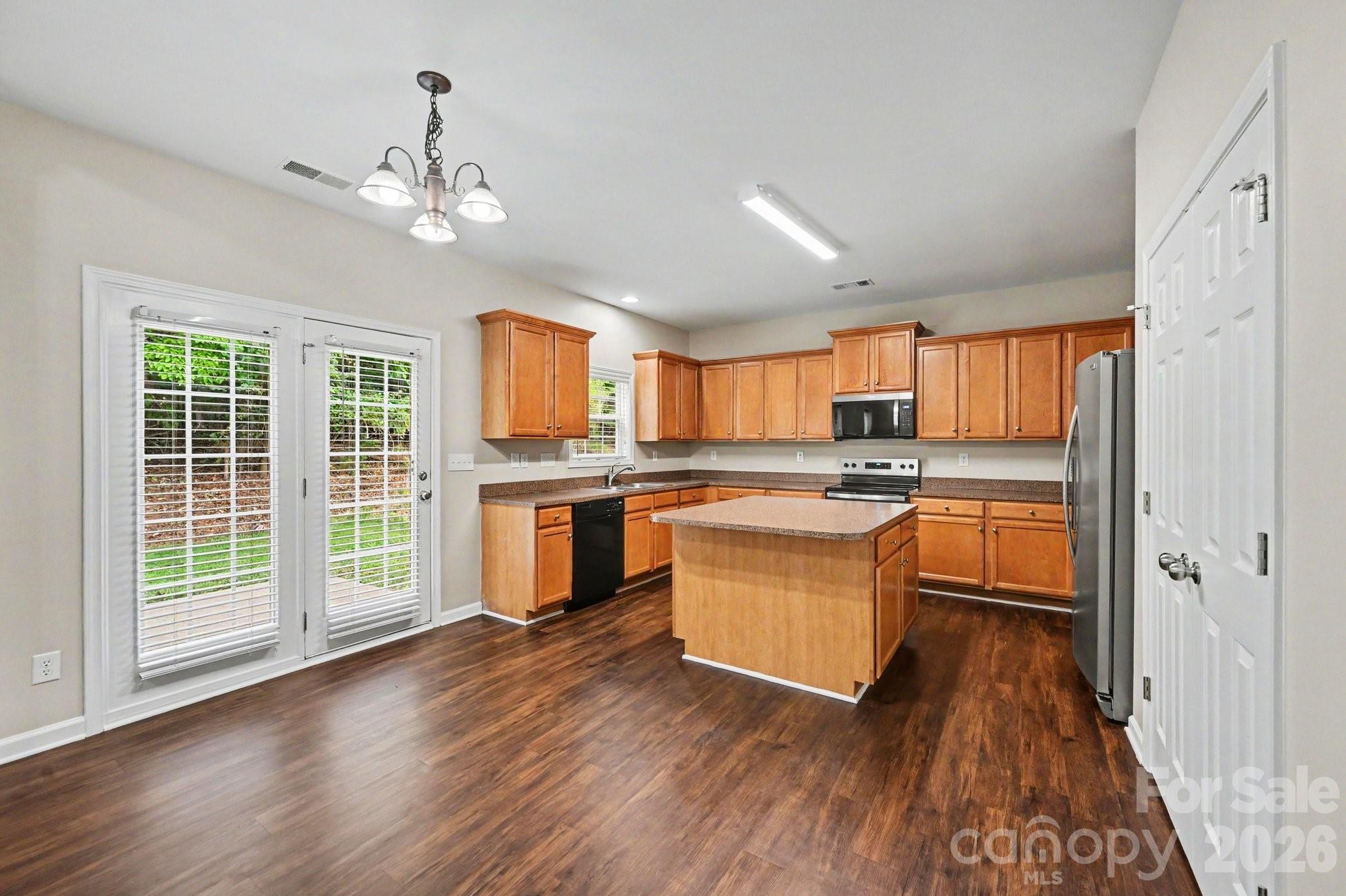 9839 Jeanette Circle Property Photo 8