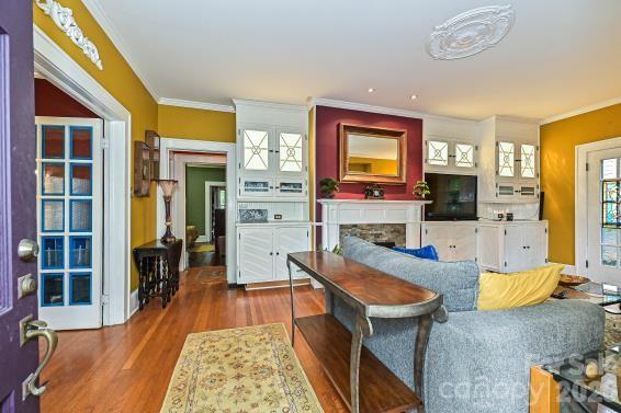 1532 The Plaza Property Photo 3
