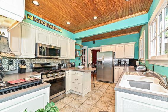 1532 The Plaza Property Photo 12