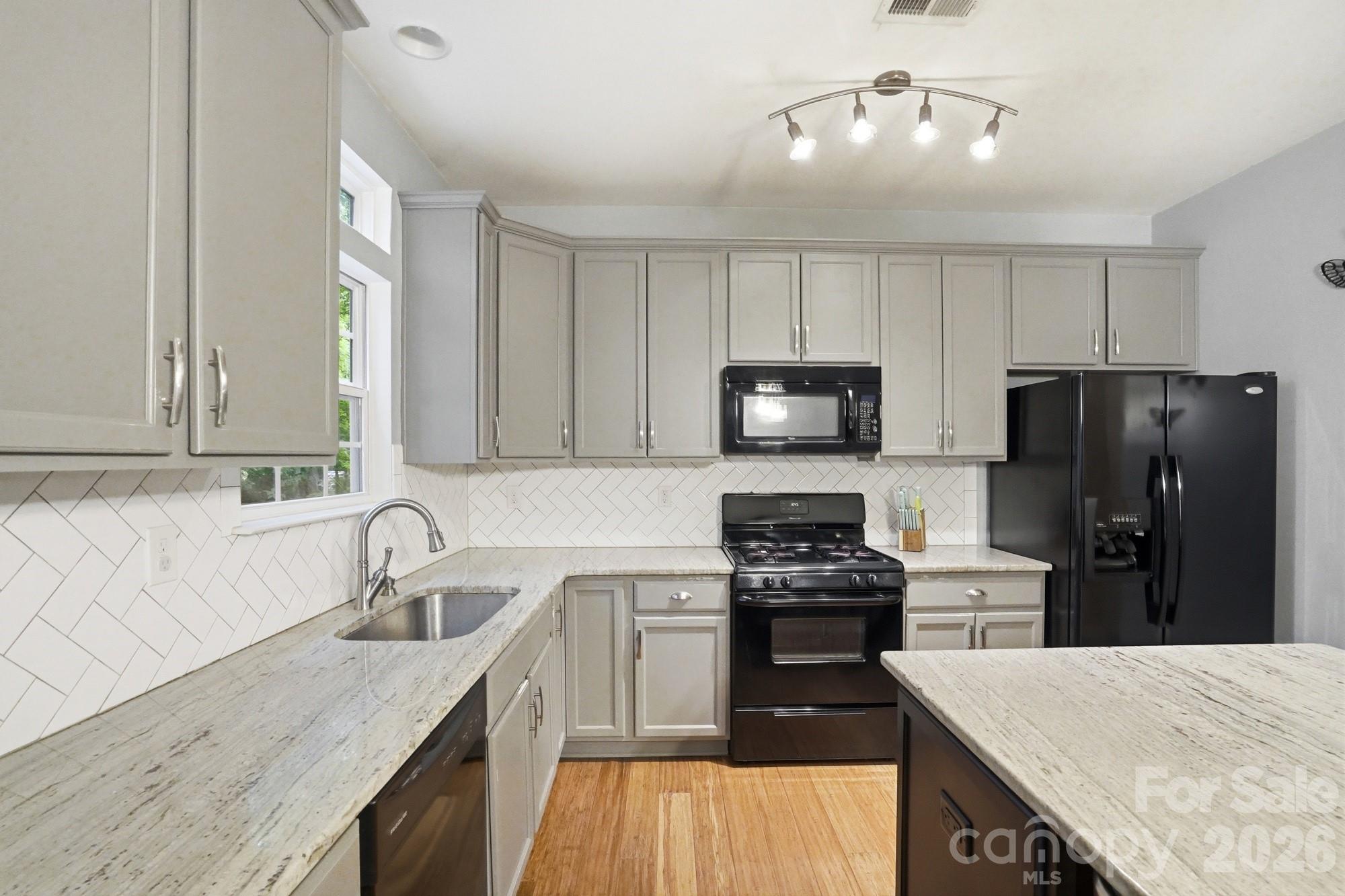 12119 Canal Drive Property Photo 9