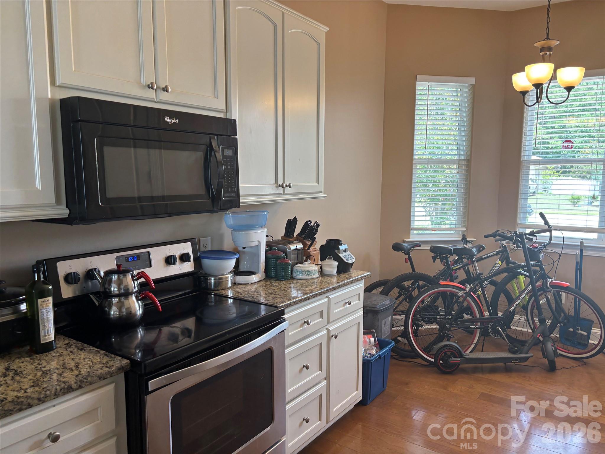 308 Glenridge Drive Property Photo 8