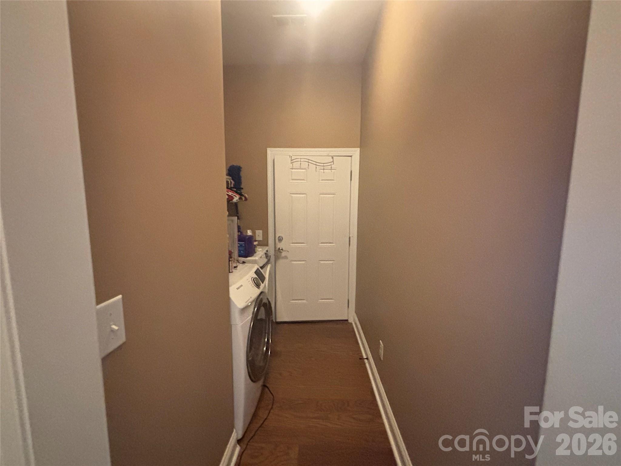308 Glenridge Drive Property Photo 9