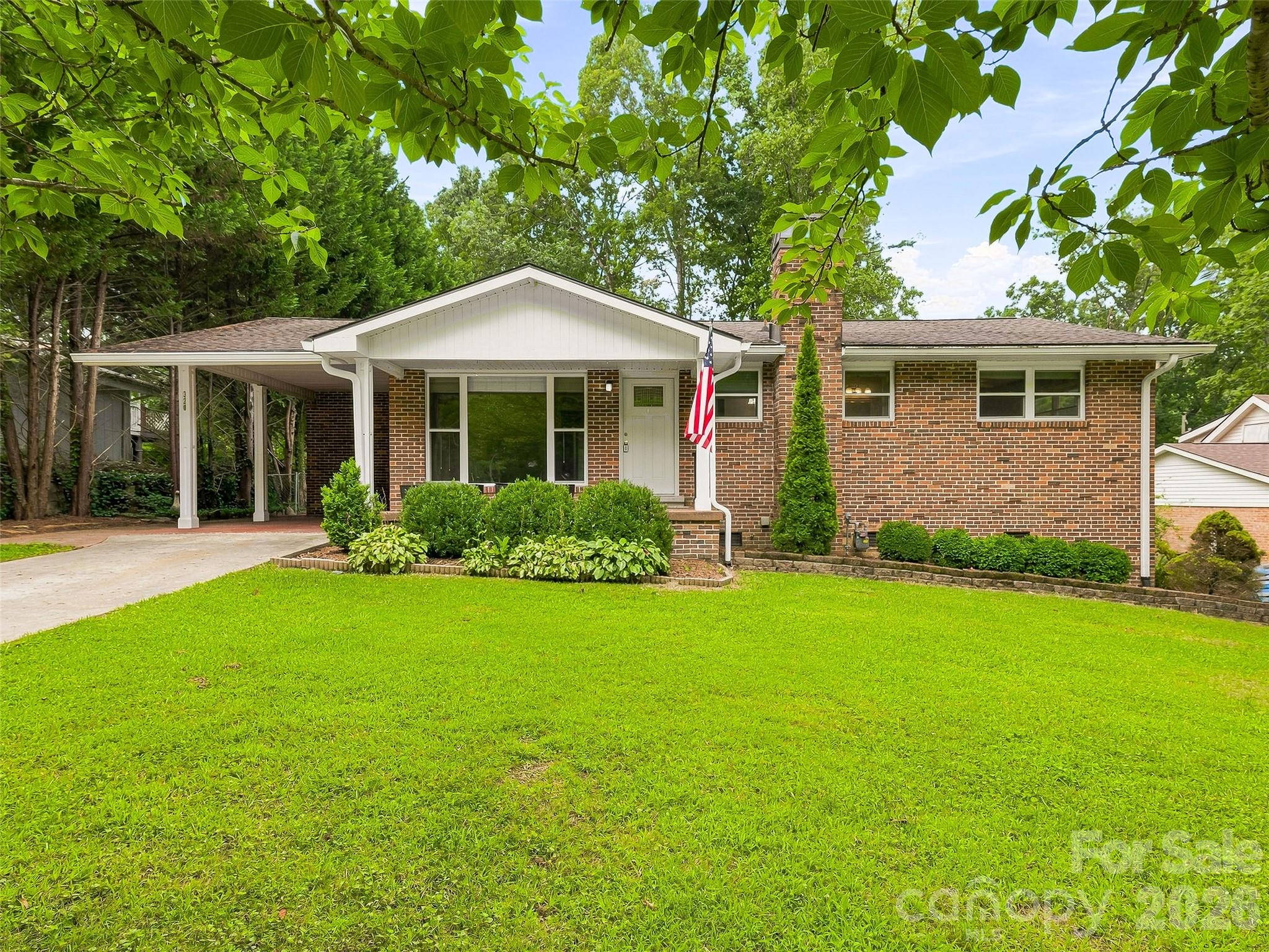 320 Kendale Court Property Photo 1