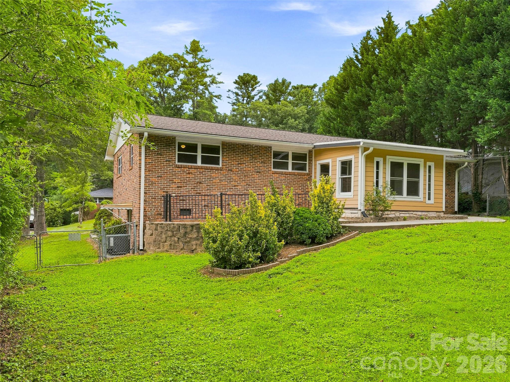 320 Kendale Court Property Photo 3