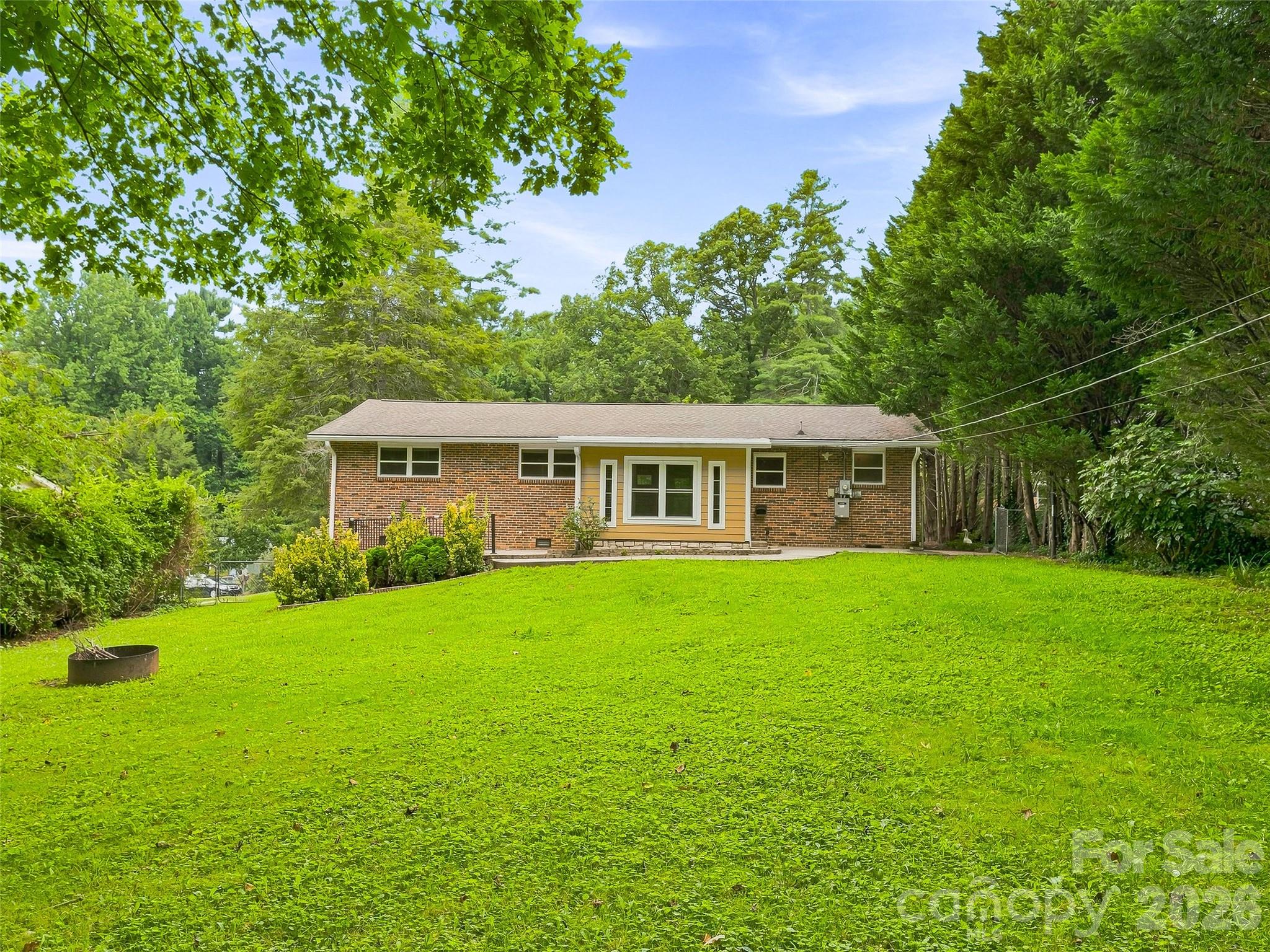320 Kendale Court Property Photo 4
