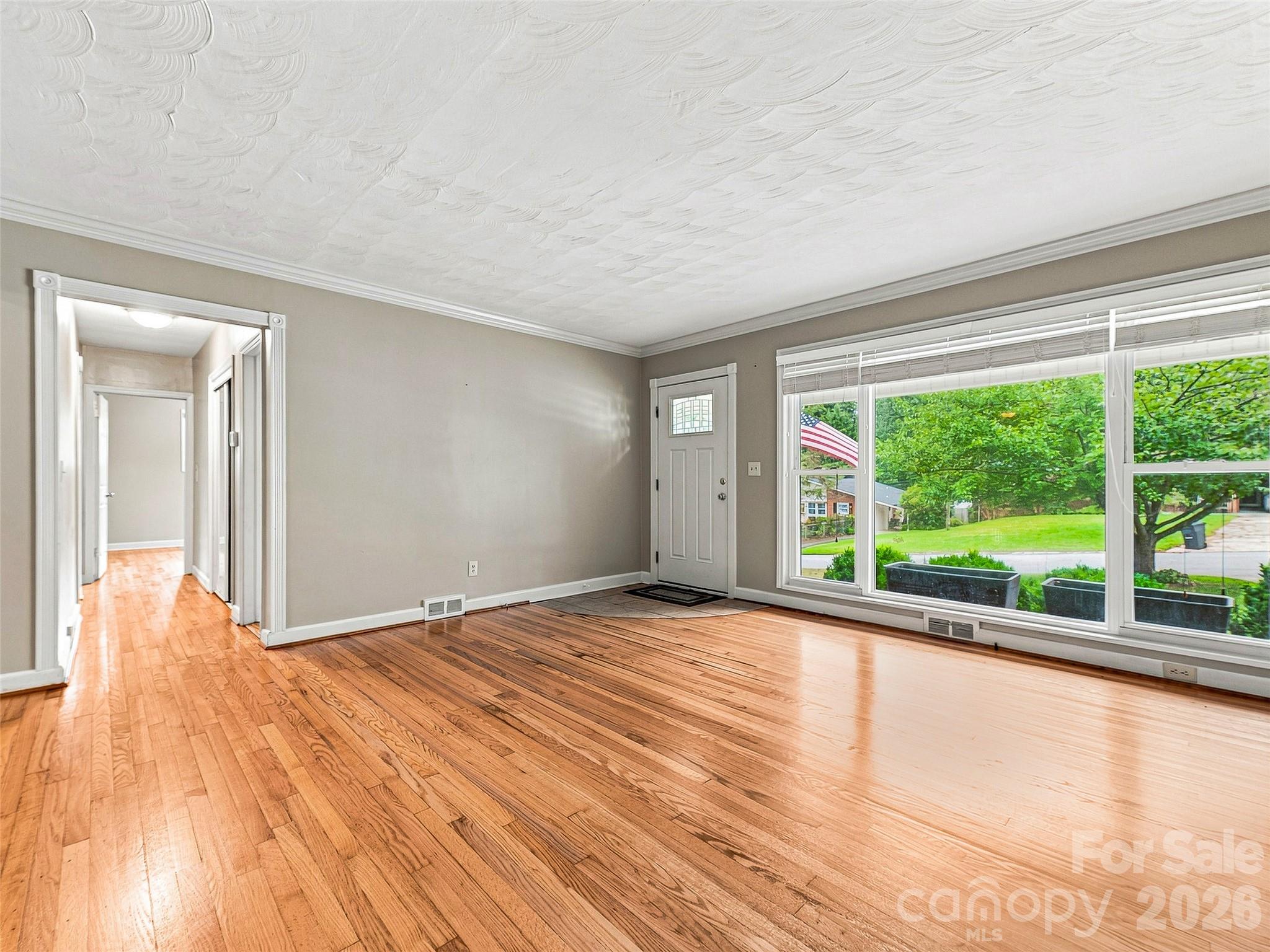 320 Kendale Court Property Photo 6