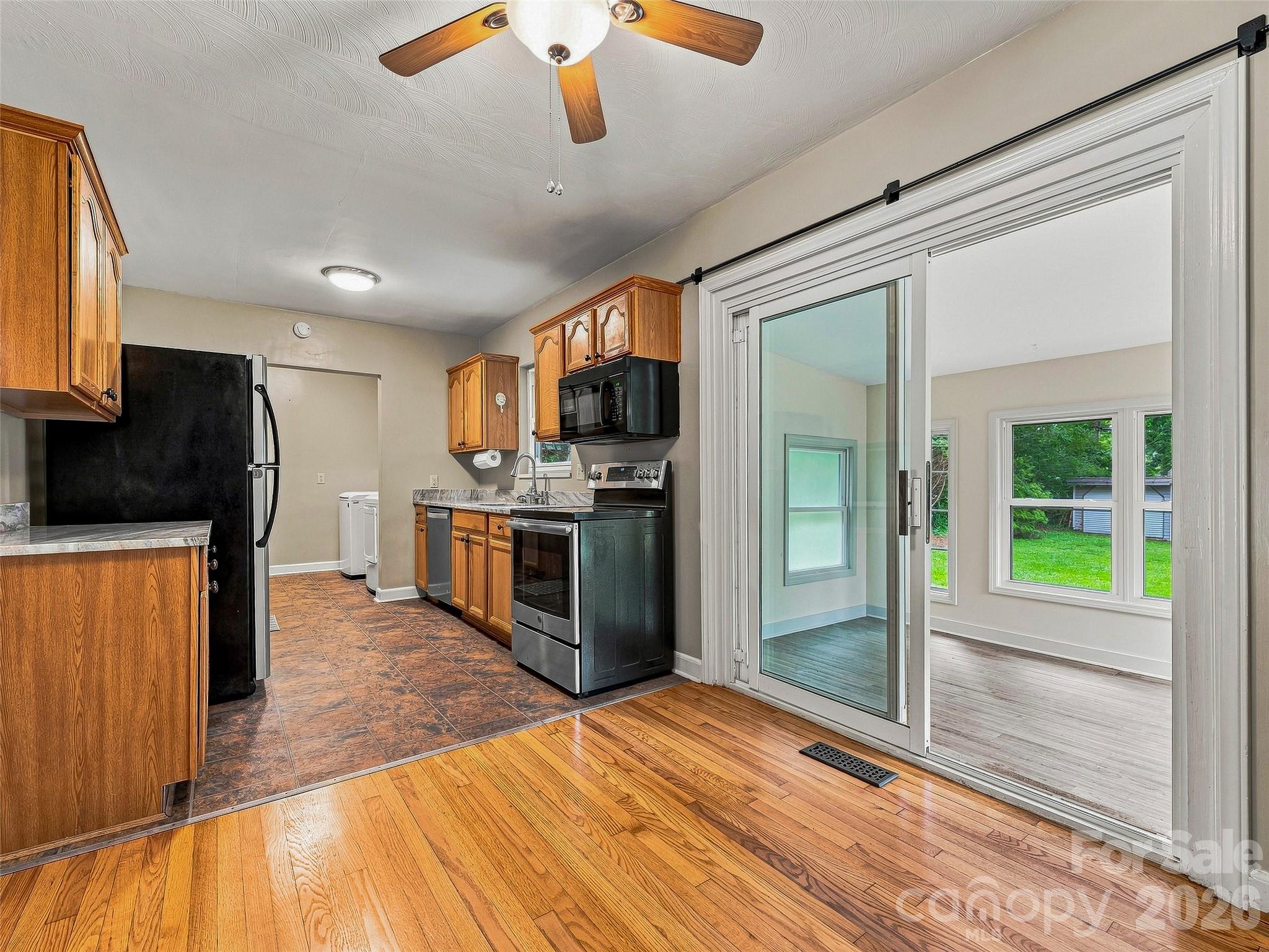 320 Kendale Court Property Photo 8