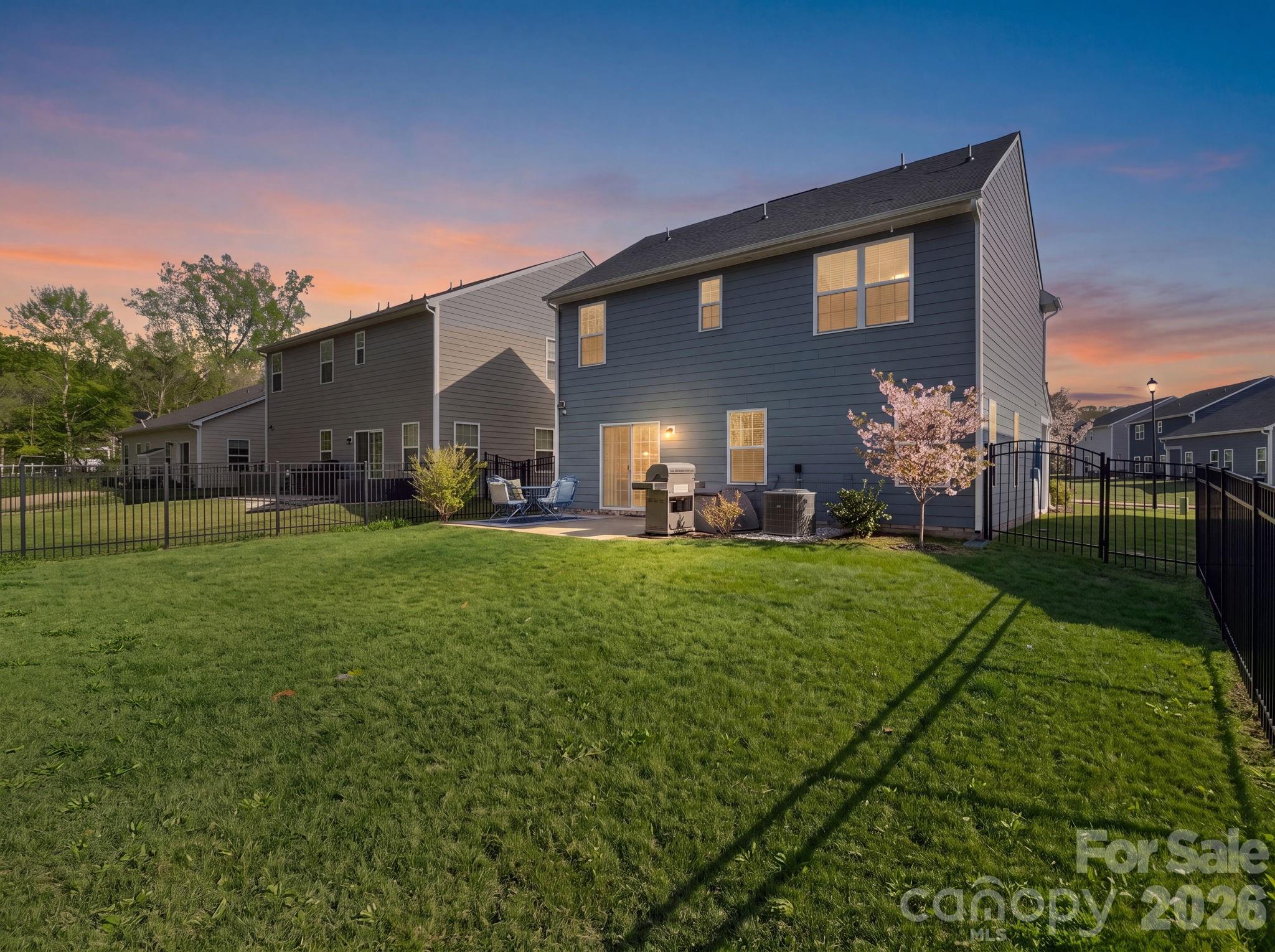 1332 Lena Street Property Photo 3