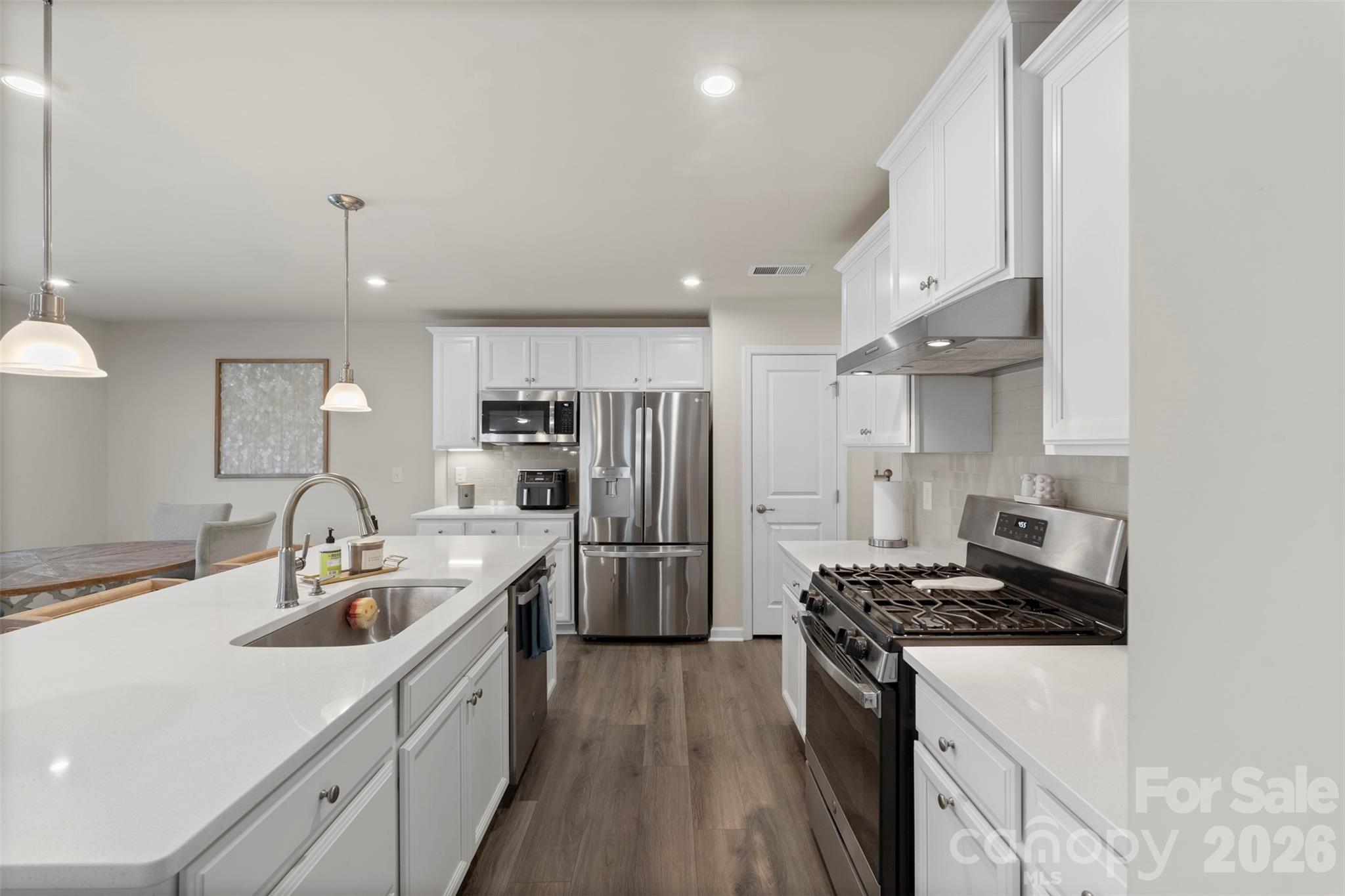 1332 Lena Street Property Photo 5