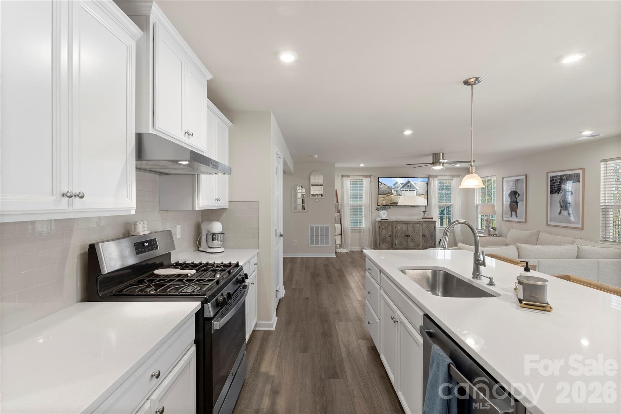 1332 Lena Street Property Photo 6
