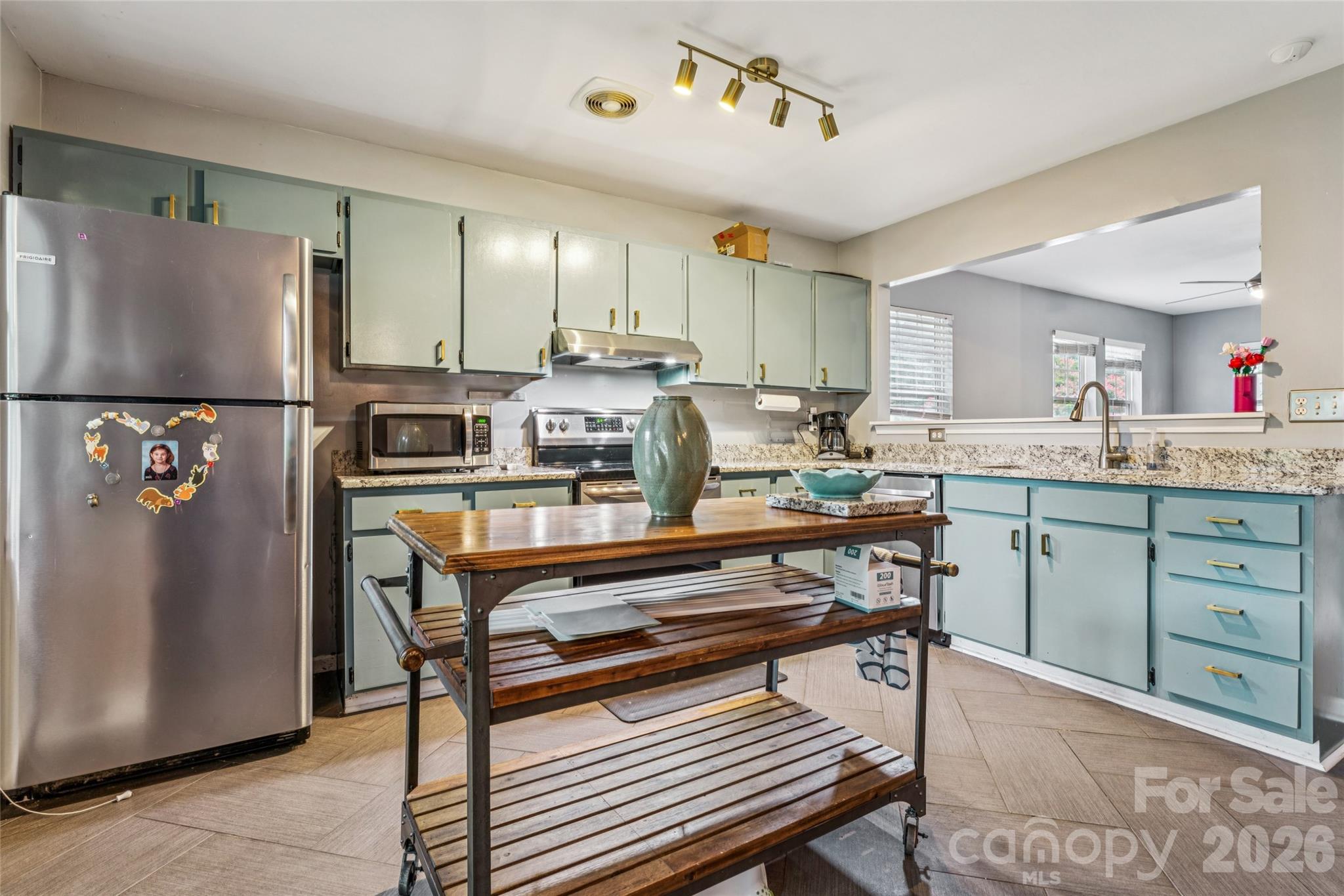 114 N Turner Avenue Property Photo 8