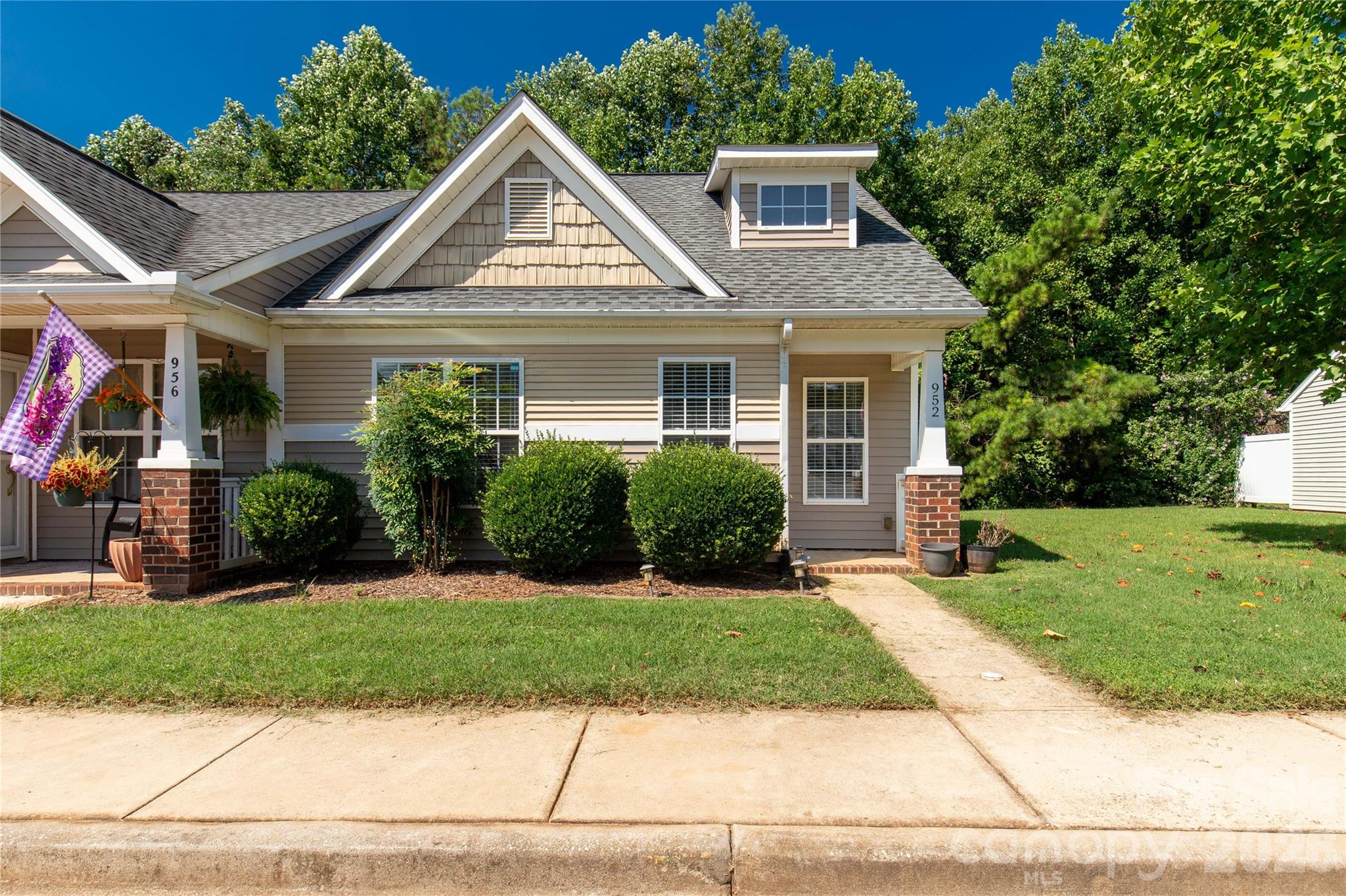 952 Olde Towne Way Property Photo 2