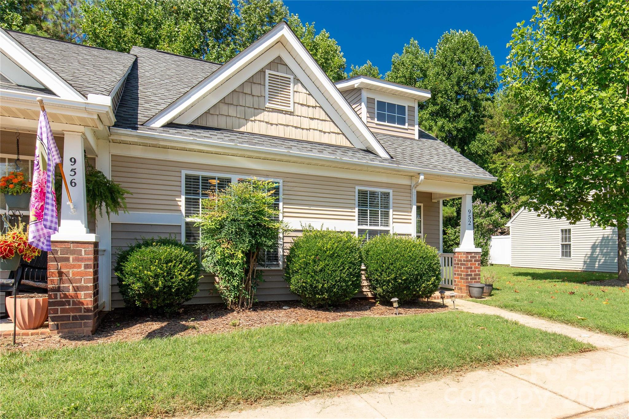 952 Olde Towne Way Property Photo 3
