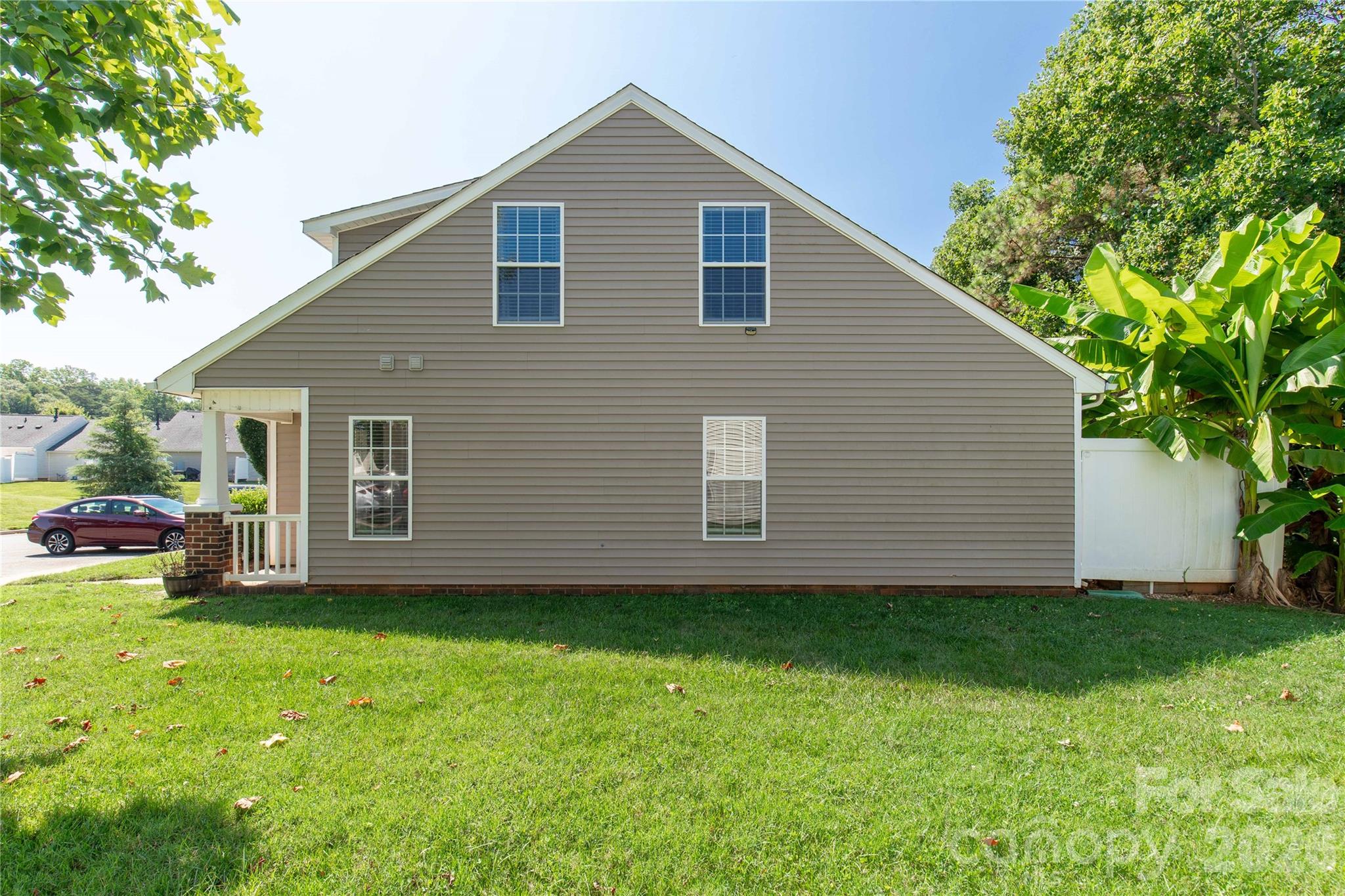 952 Olde Towne Way Property Photo 5