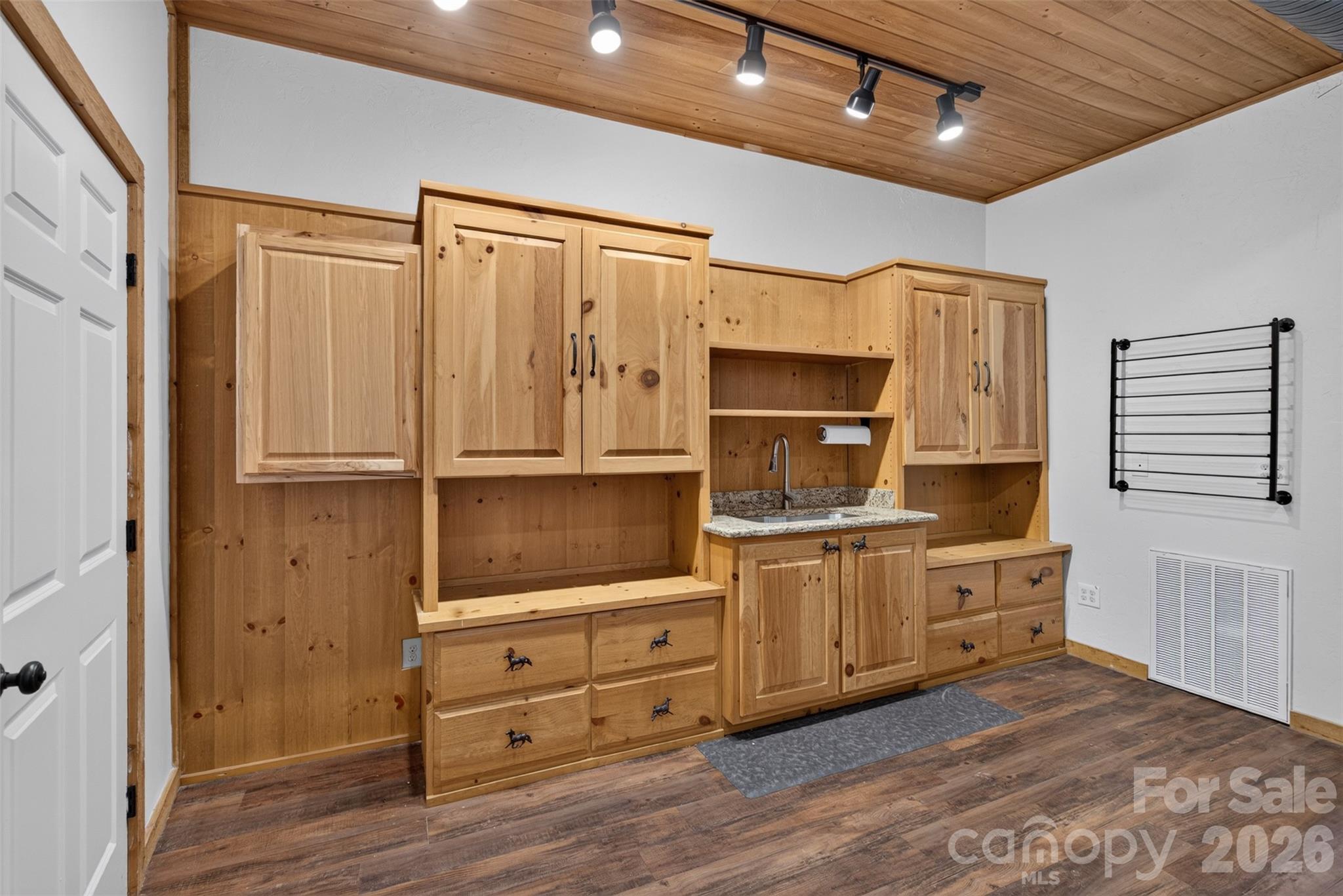 200 E Rutherford Street Property Photo 32