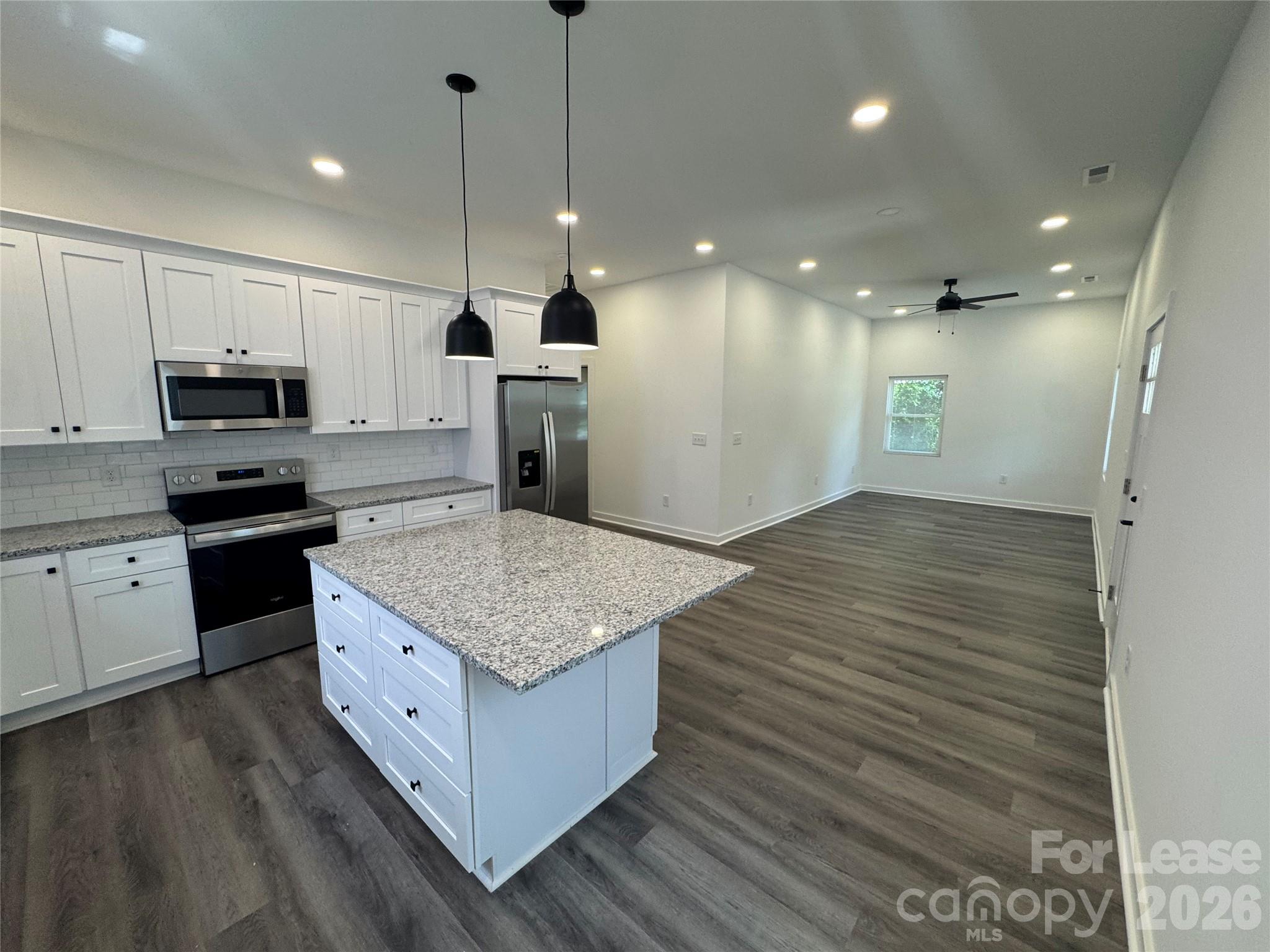 331 E Lowrance Avenue Property Photo 4